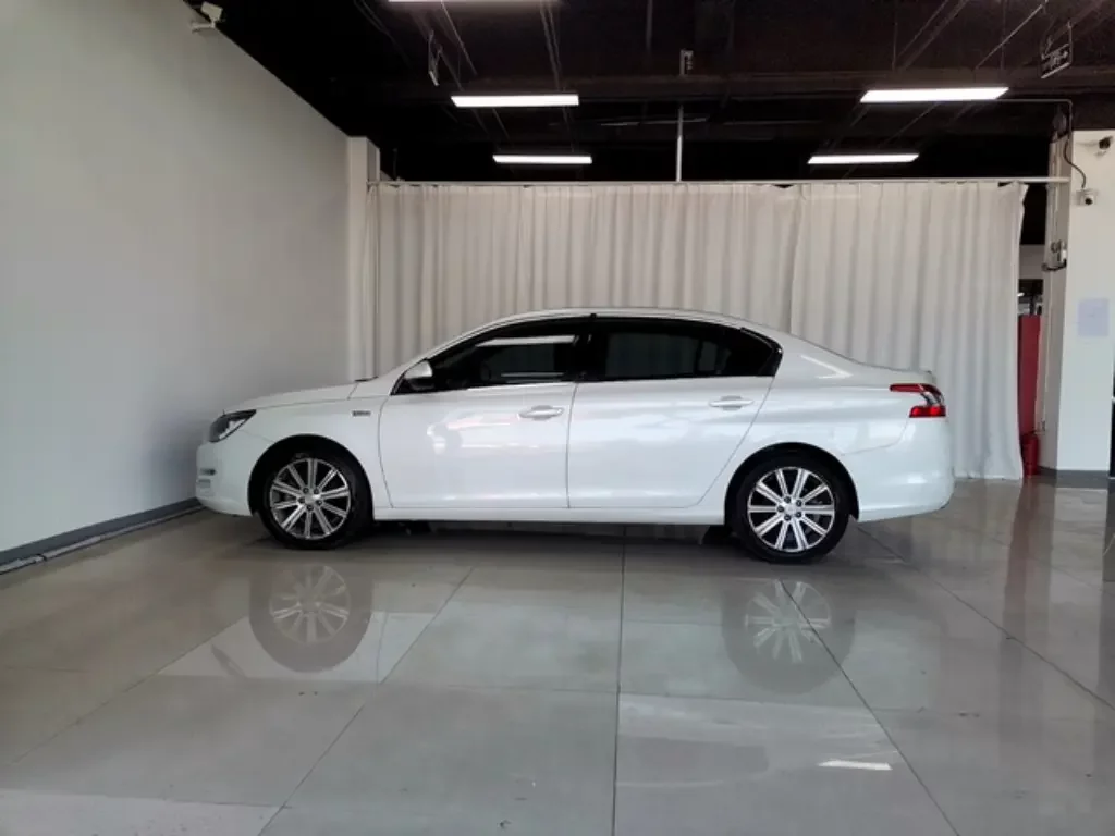 Peugeot 408