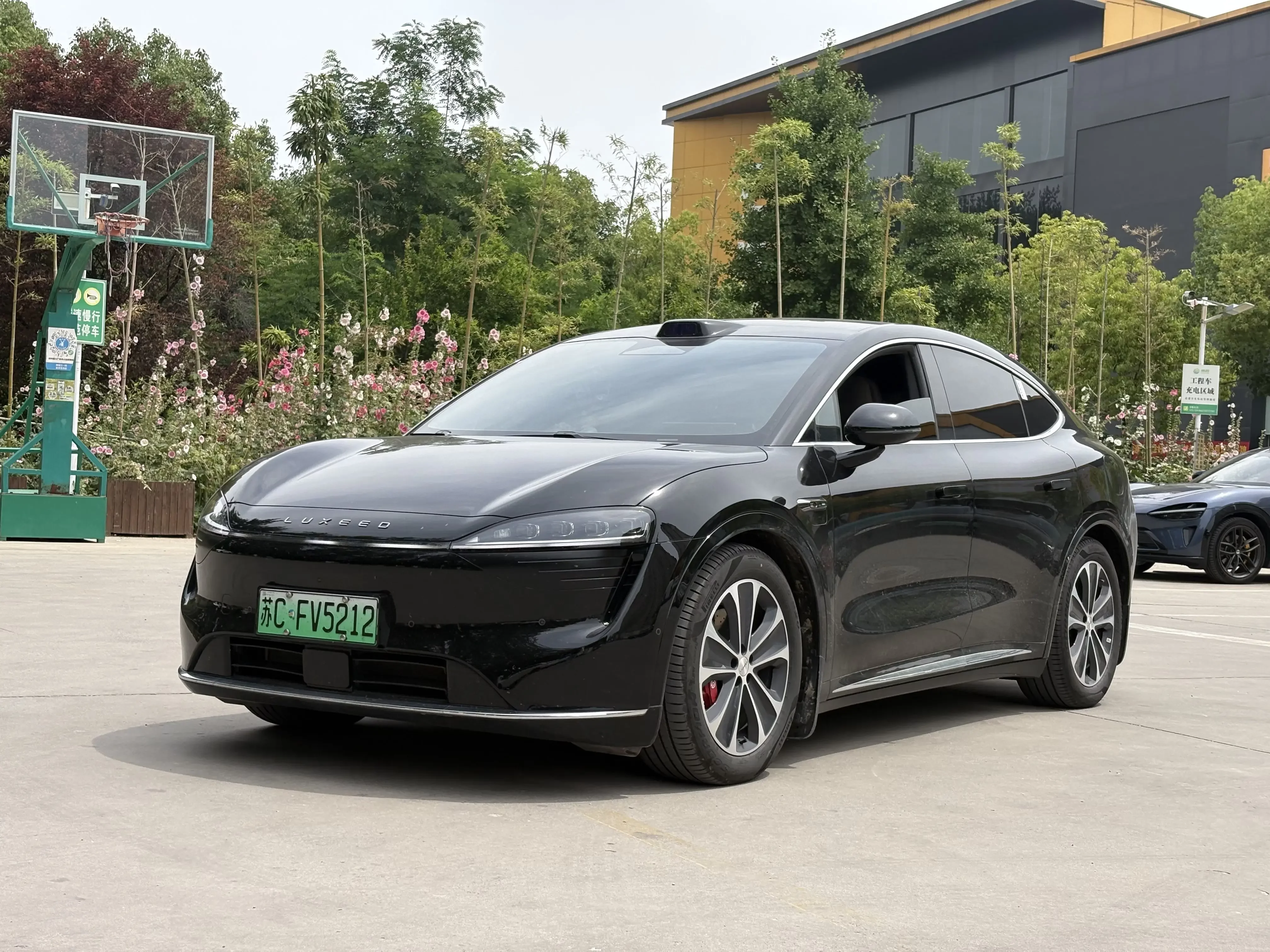Luxeed Zhijie R7