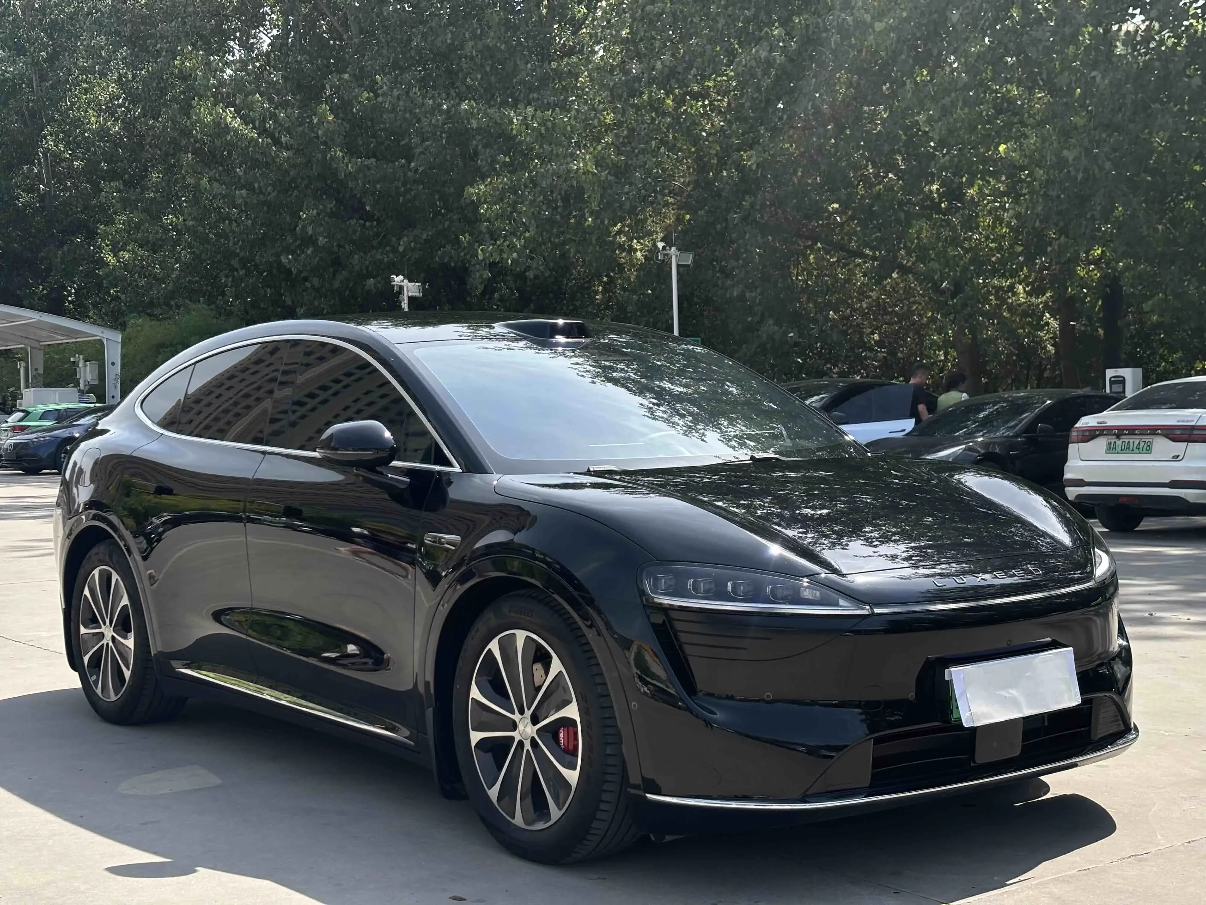 Luxeed Zhijie R7
