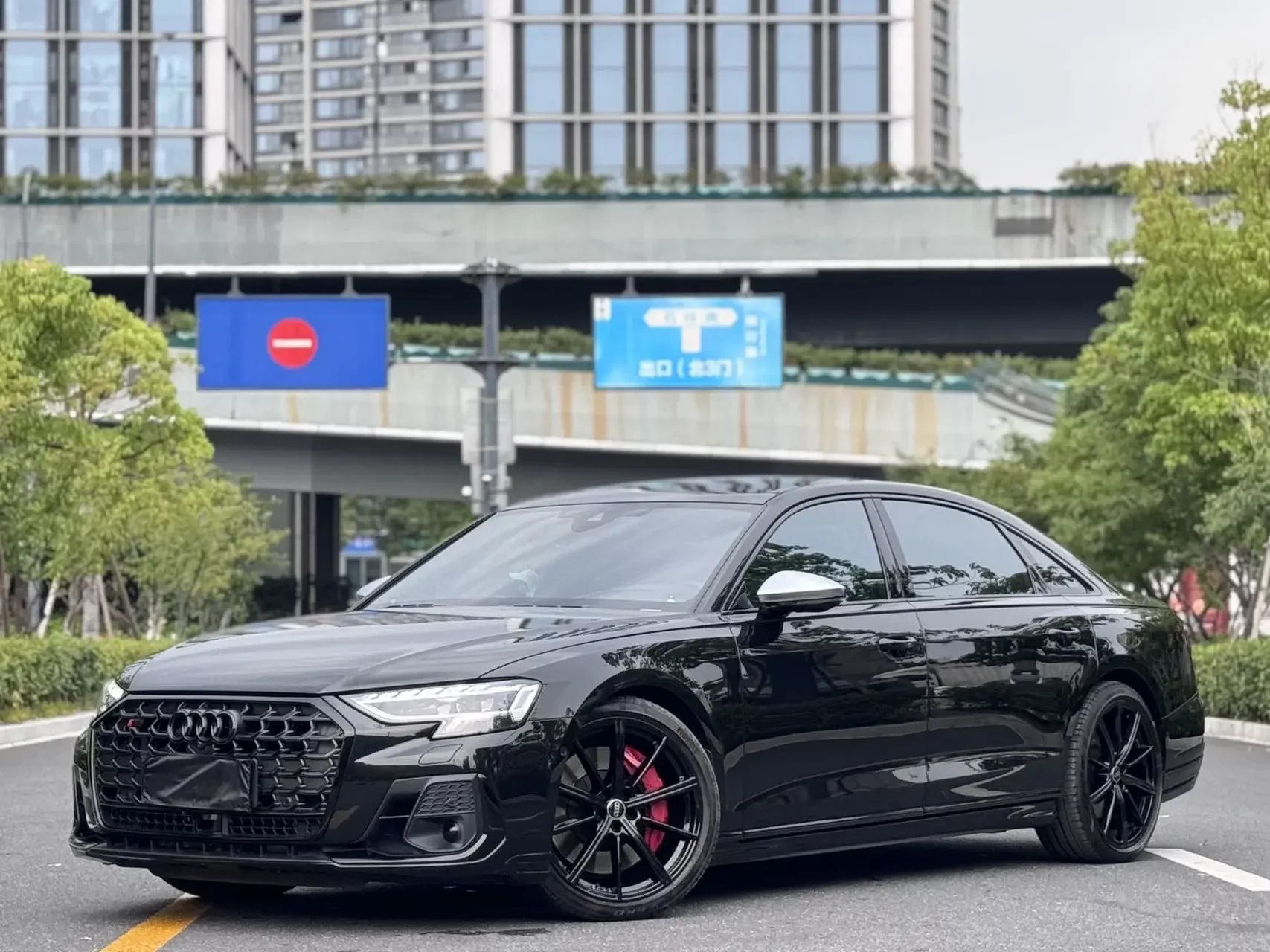 Audi S8
