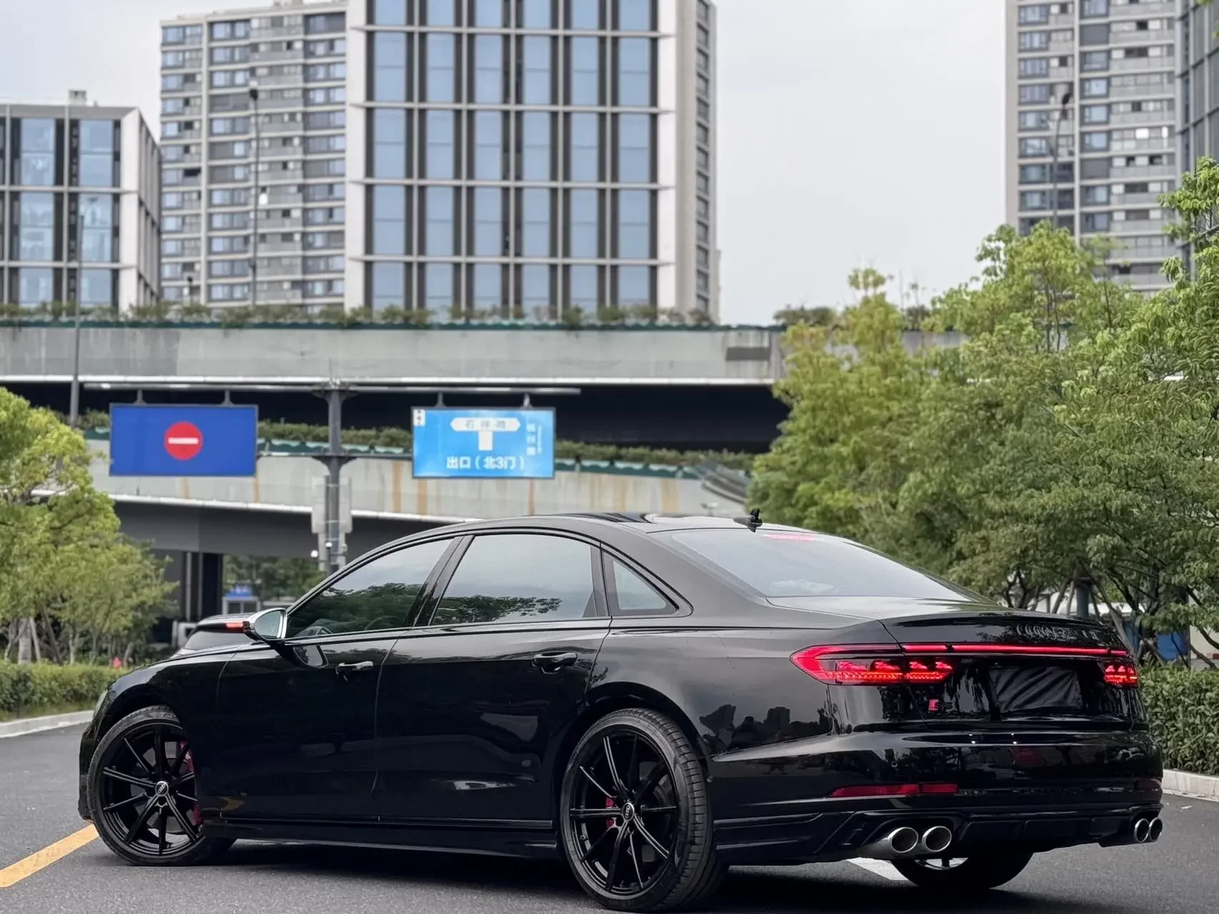 Audi S8