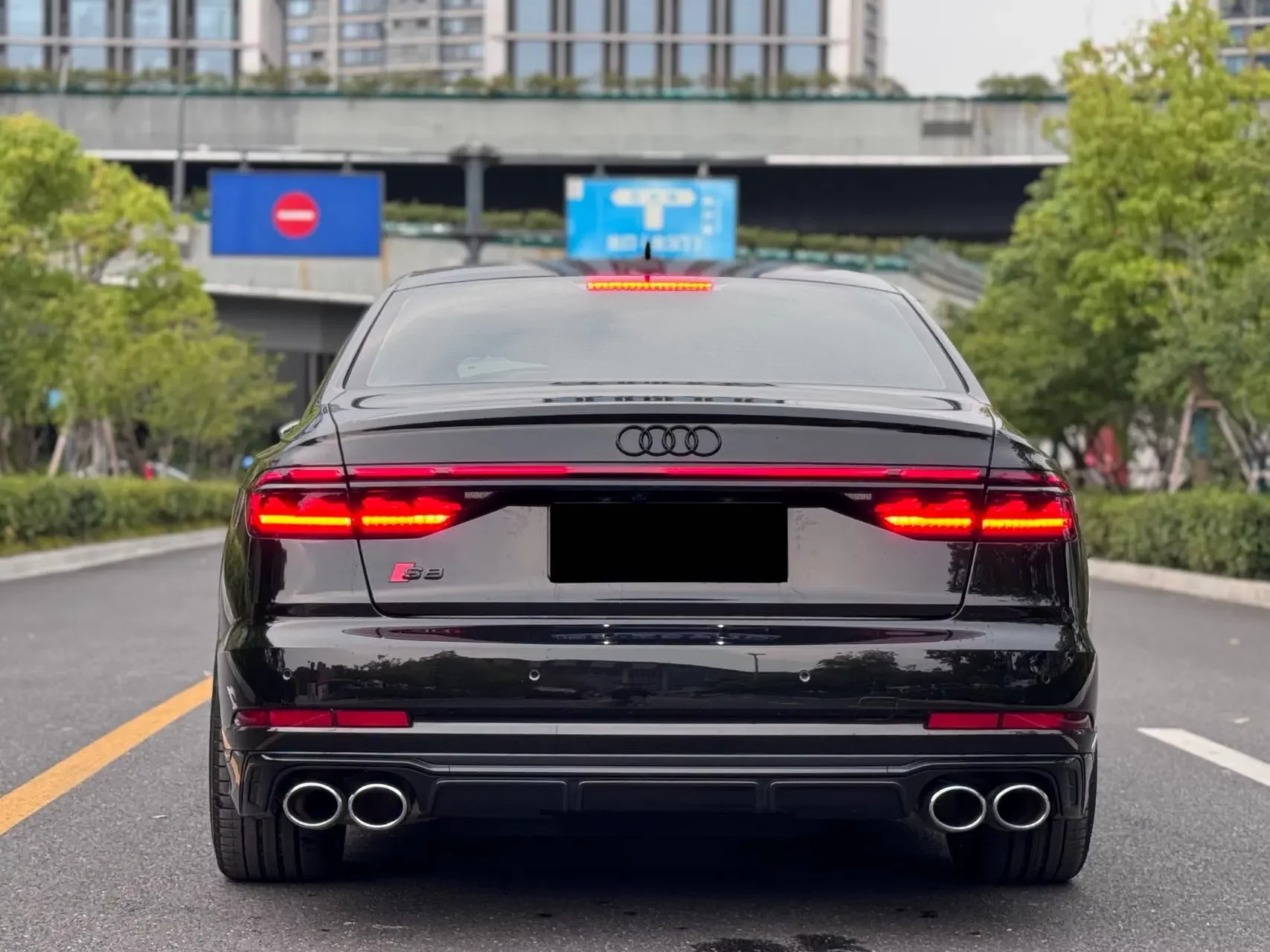 Audi S8