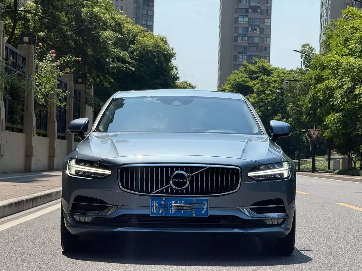 Volvo S90
