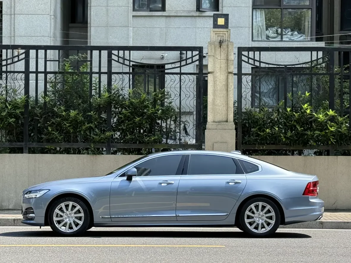 Volvo S90