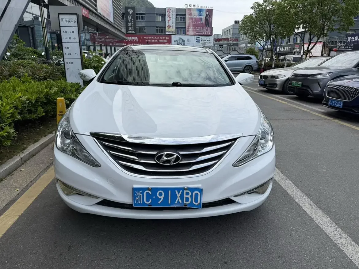 Hyundai sonata eight