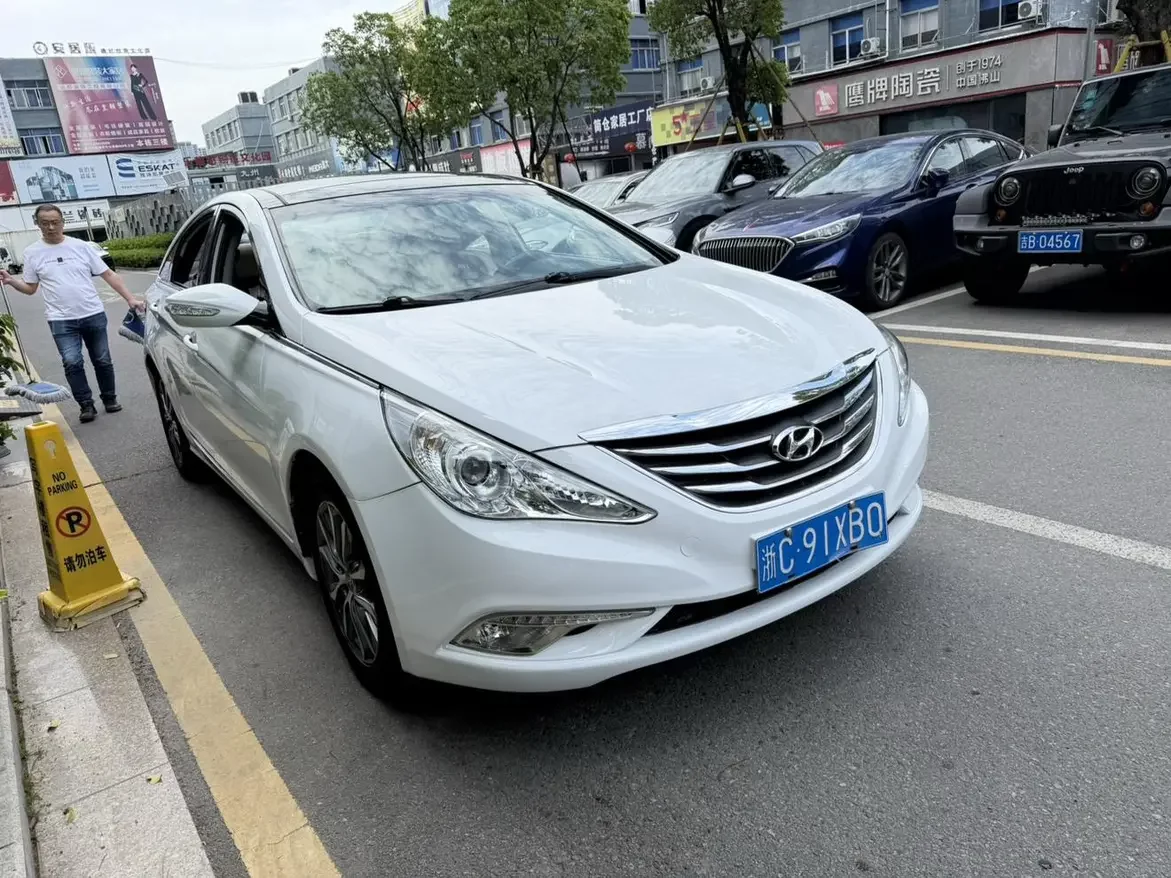 Hyundai sonata eight