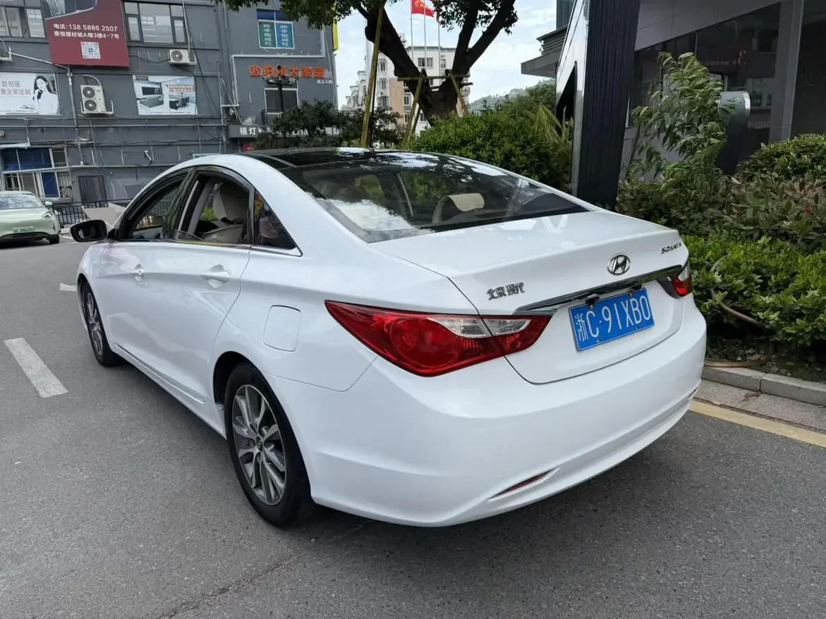 Hyundai sonata eight