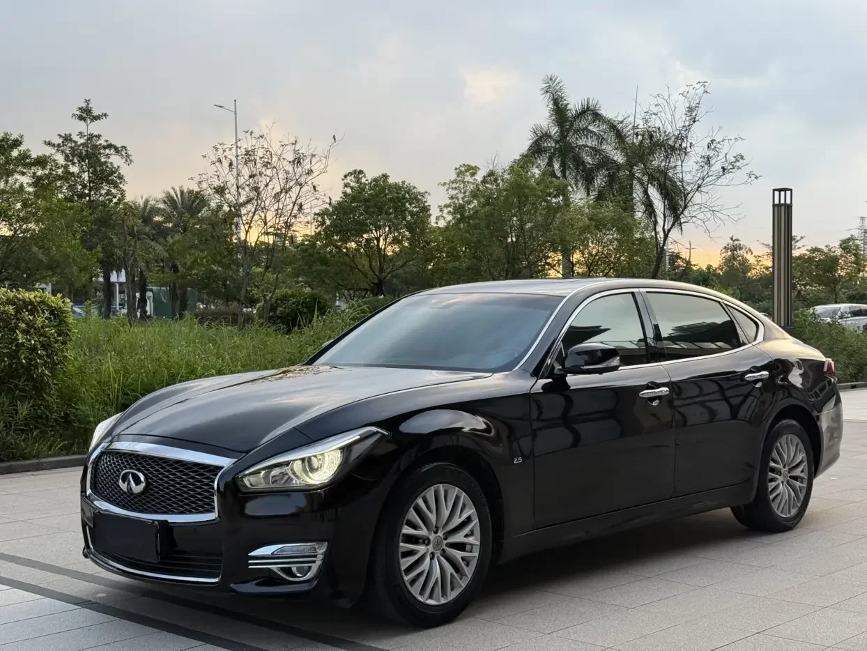 Infiniti Q70