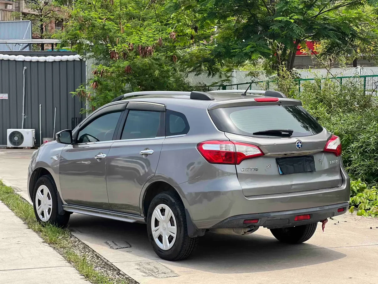 Kai Chen Venucia T70
