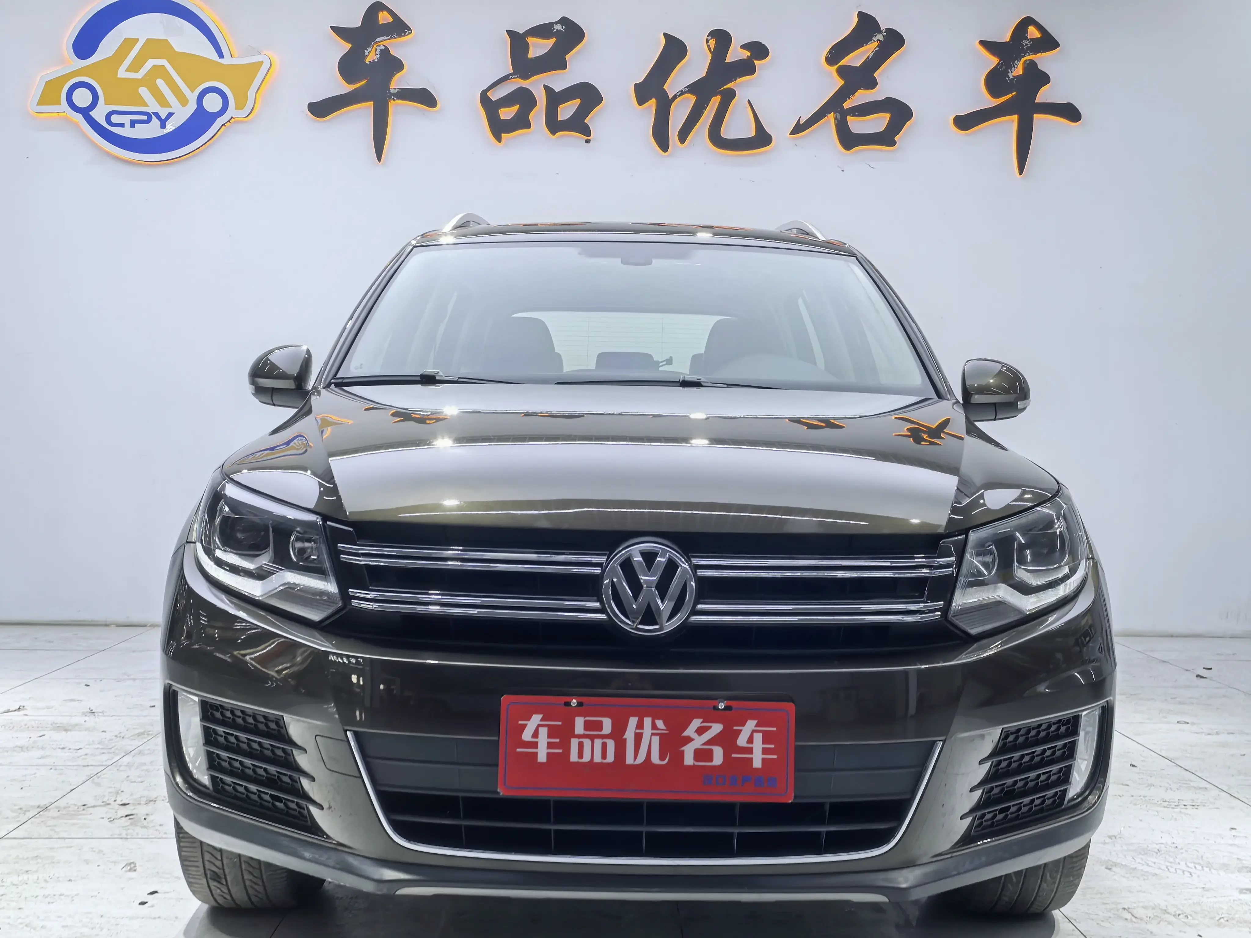 Volkswagen Tiguan (Tharu)
