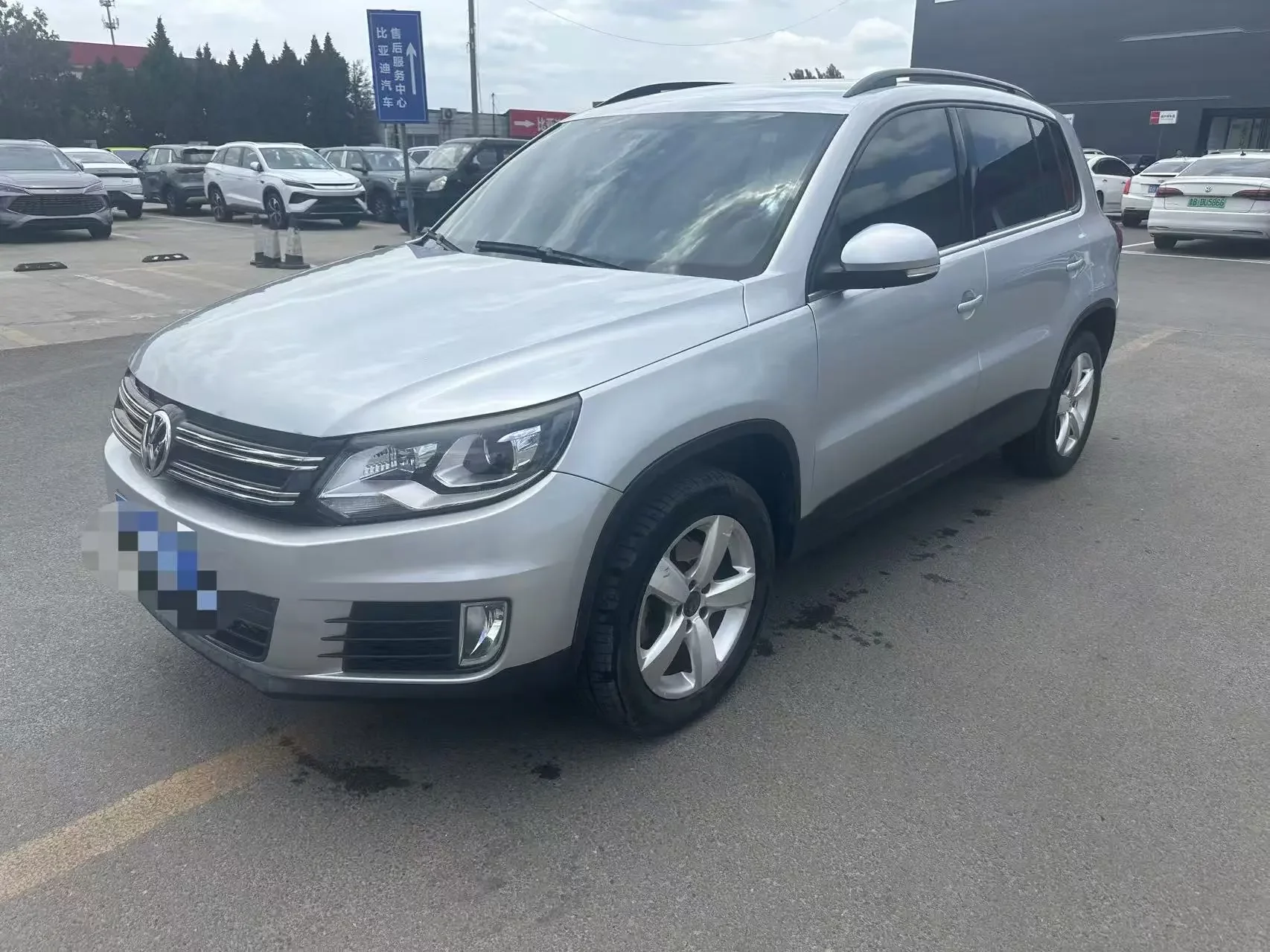 Volkswagen Tiguan (Tharu)