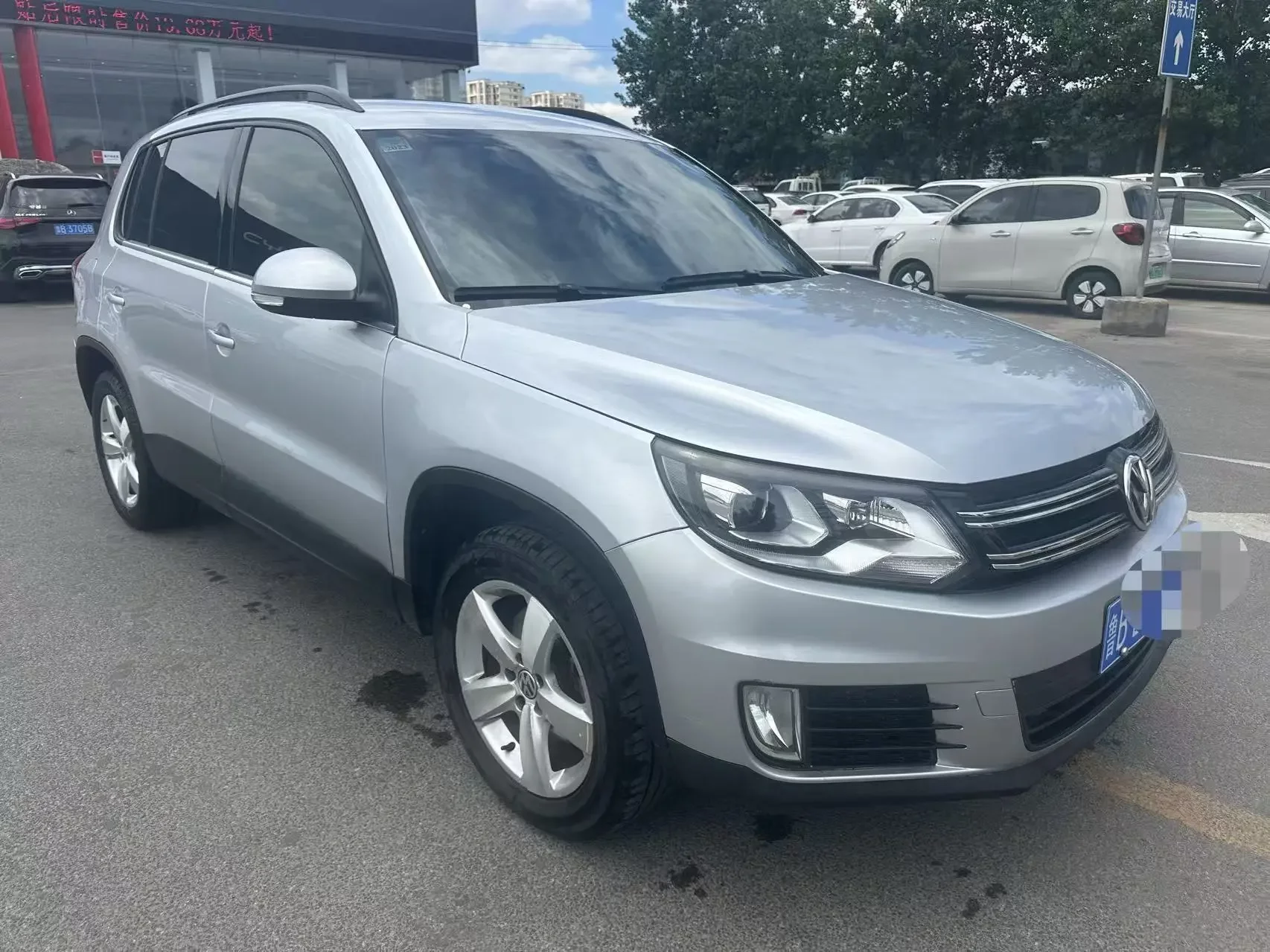 Volkswagen Tiguan (Tharu)
