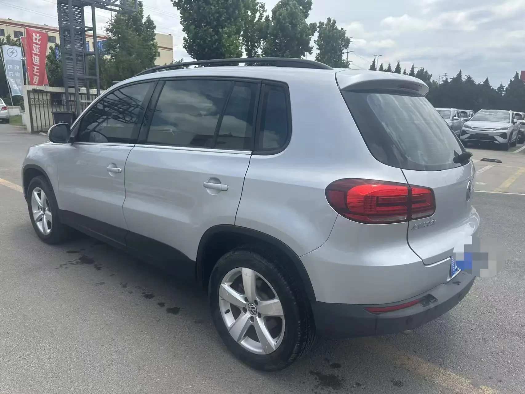 Volkswagen Tiguan (Tharu)