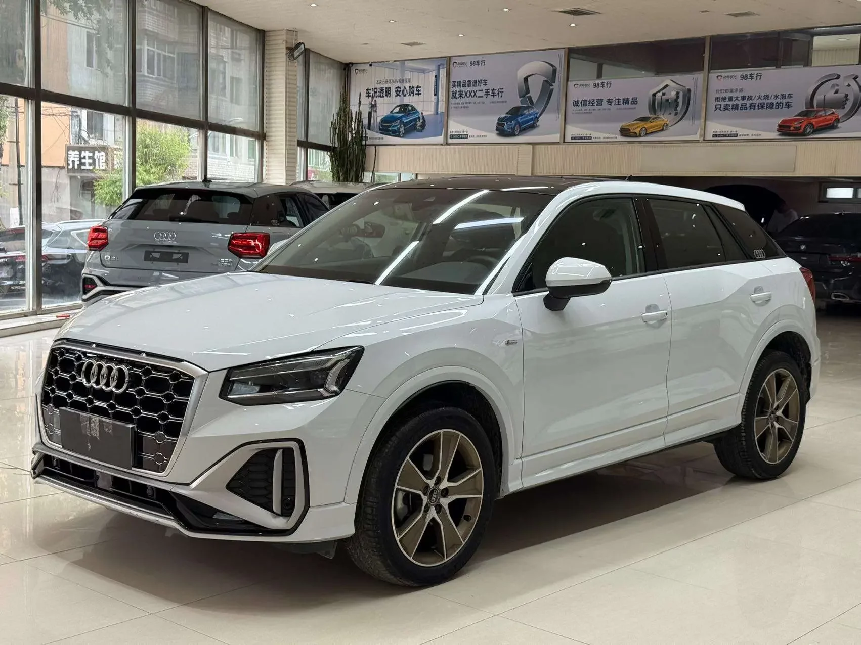 Audi Q2L