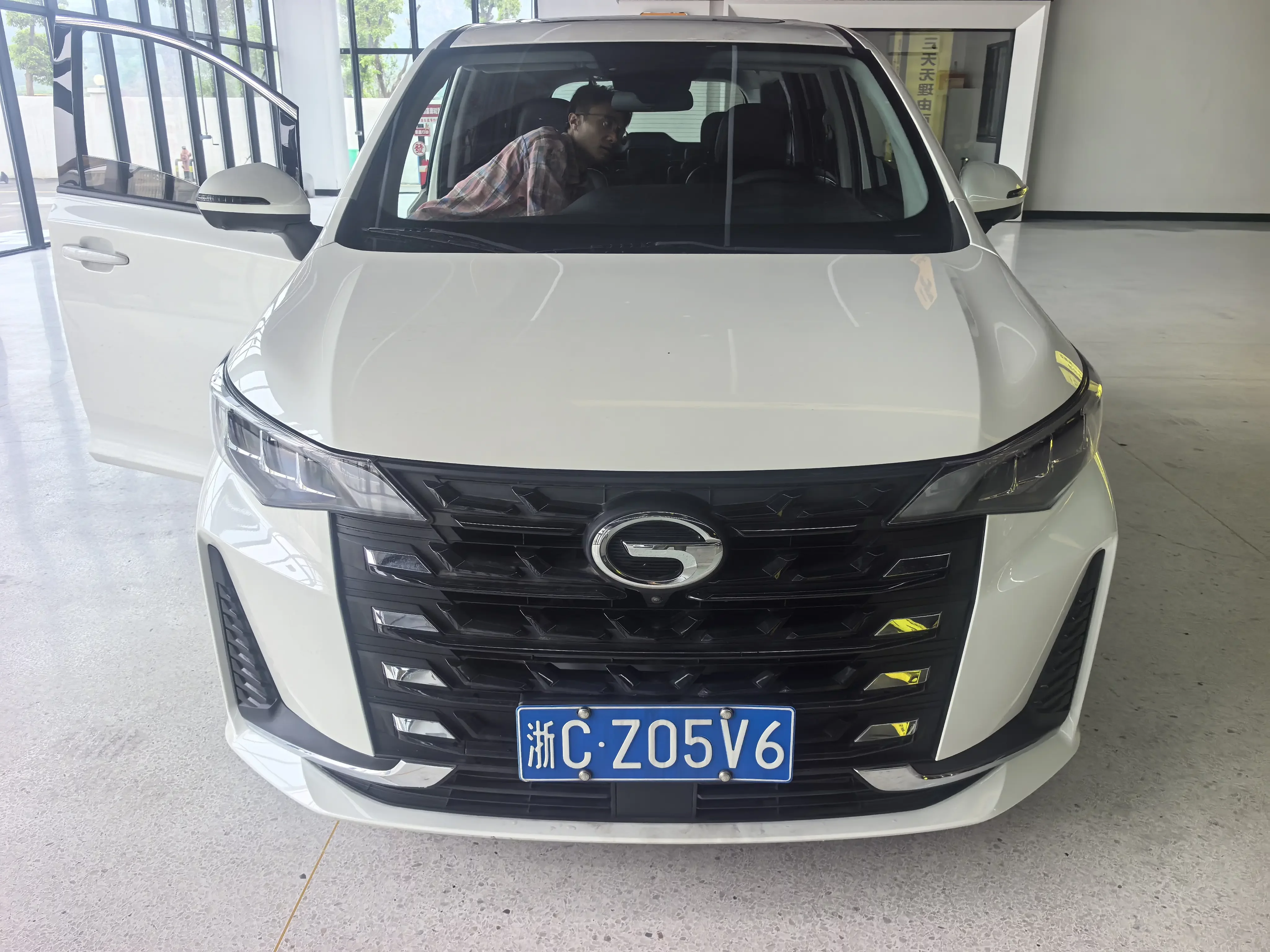 GAC Trumpchi M6  из Китая