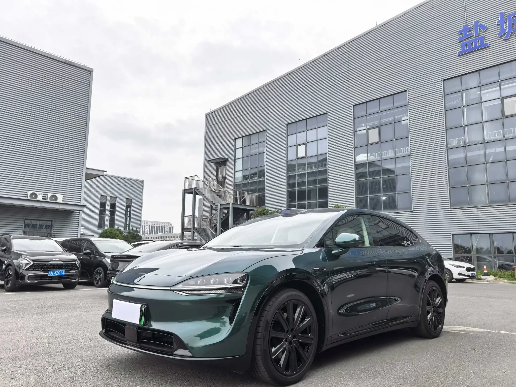 Luxeed Zhijie R7