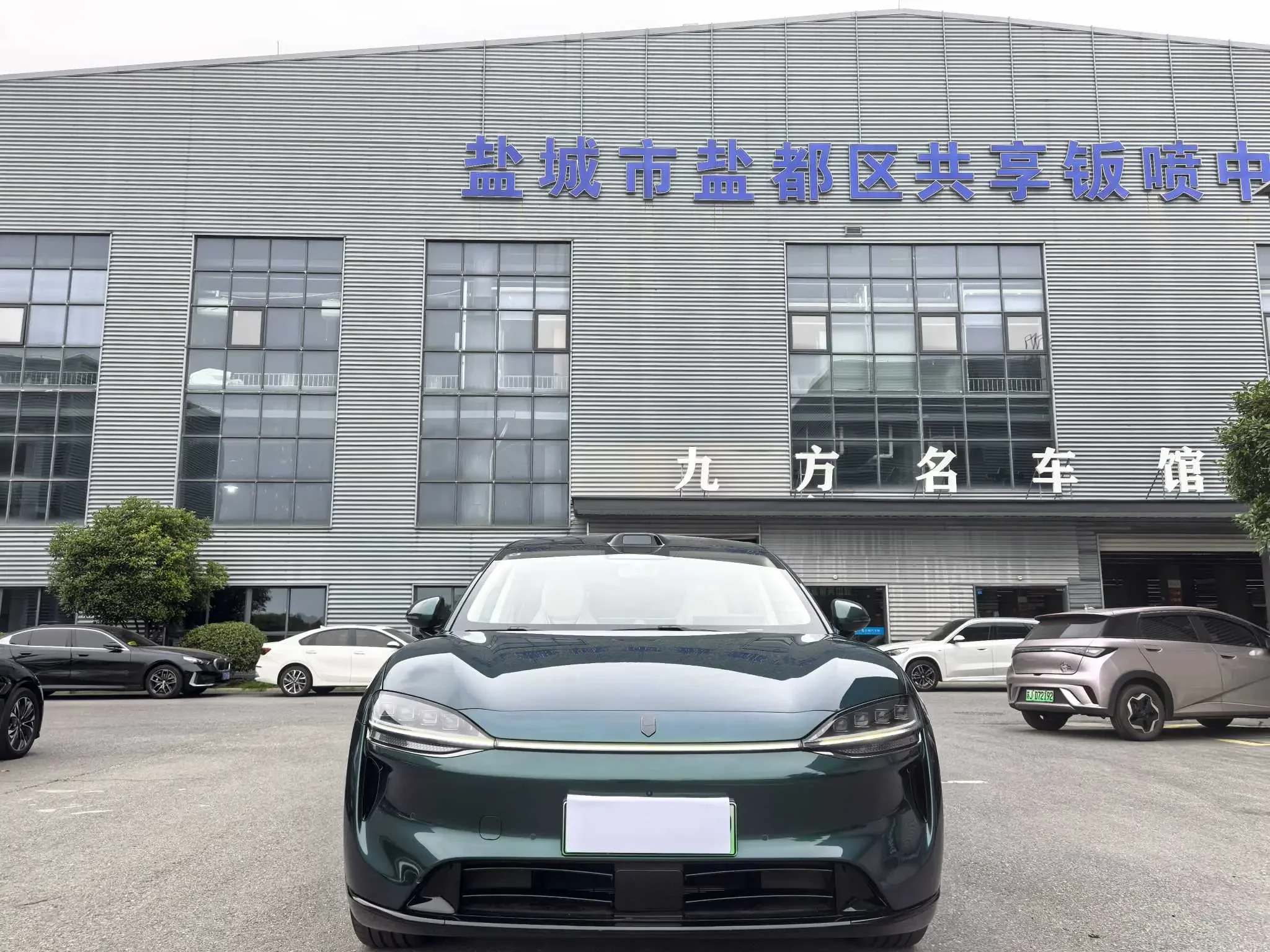 Luxeed Zhijie R7