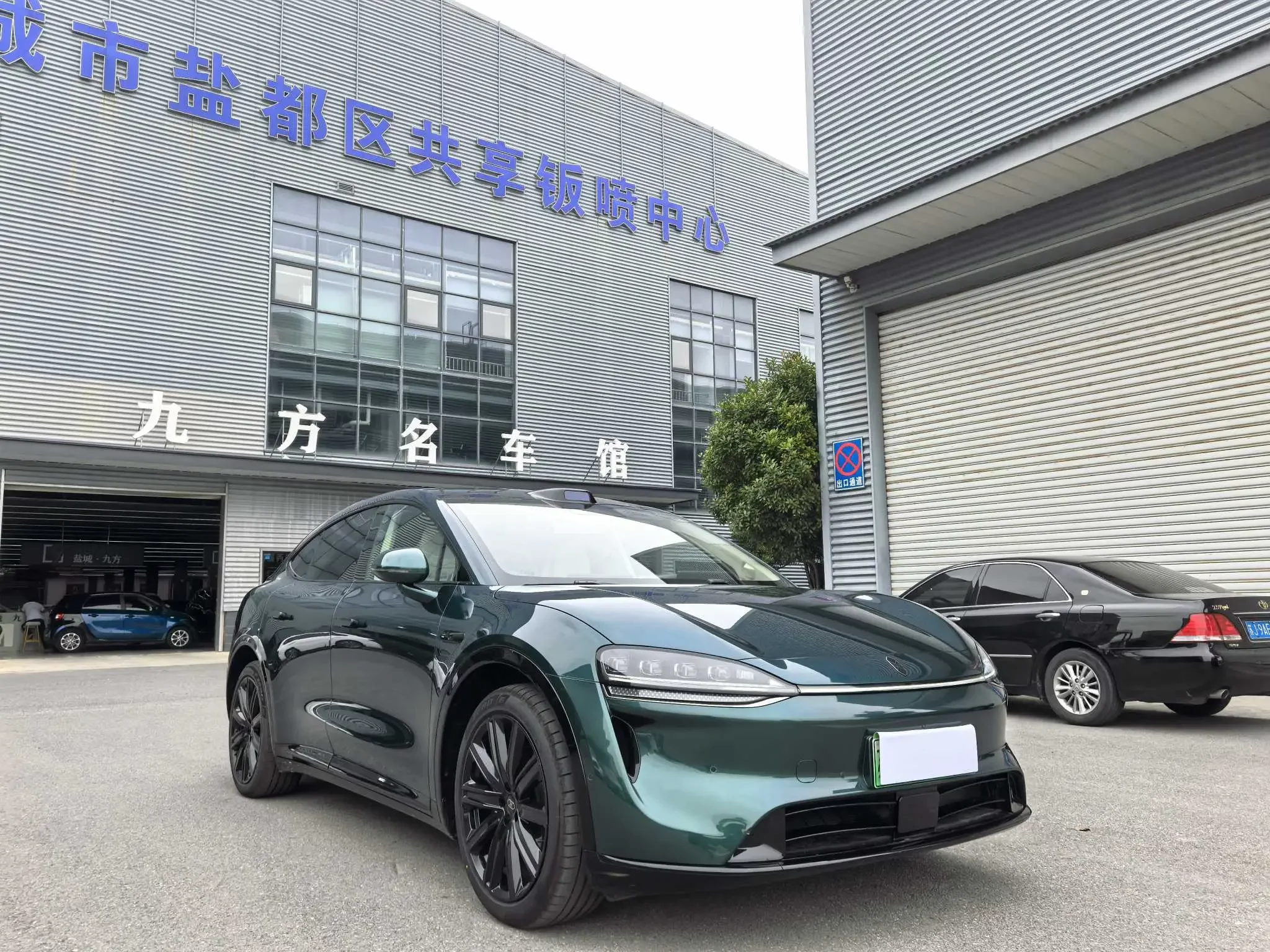 Luxeed Zhijie R7