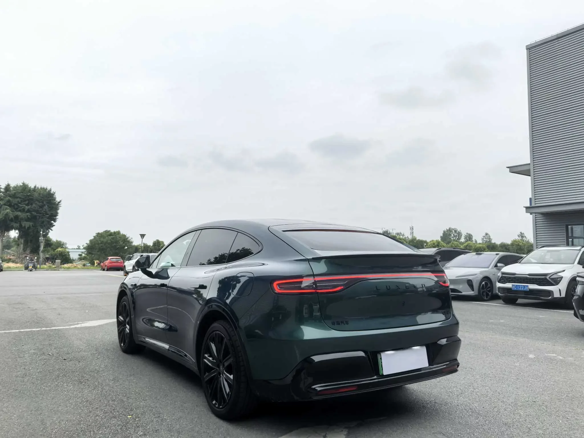Luxeed Zhijie R7