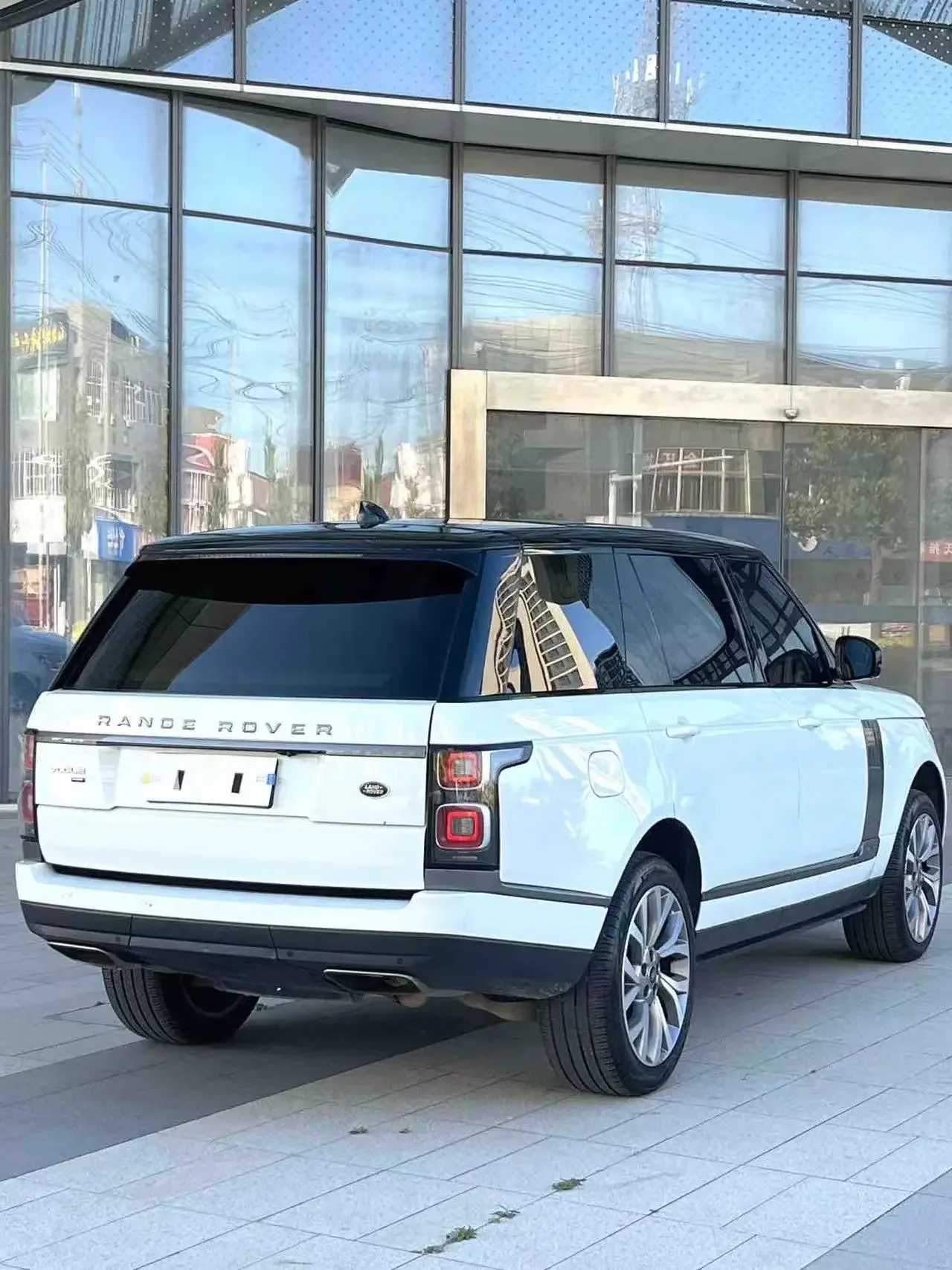 Land Rover range rover