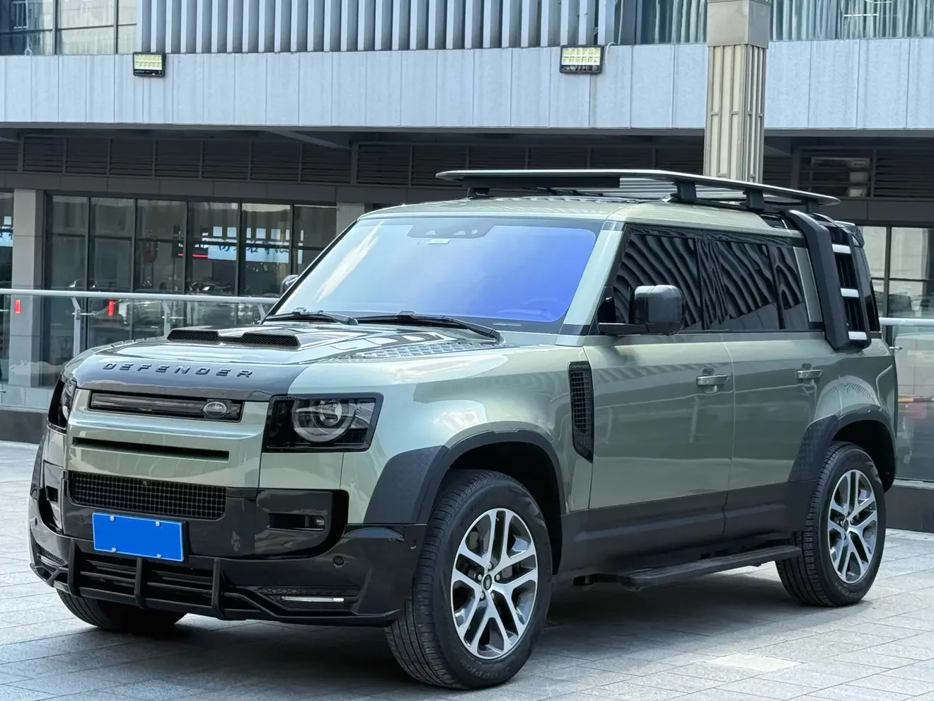 Land Rover guard