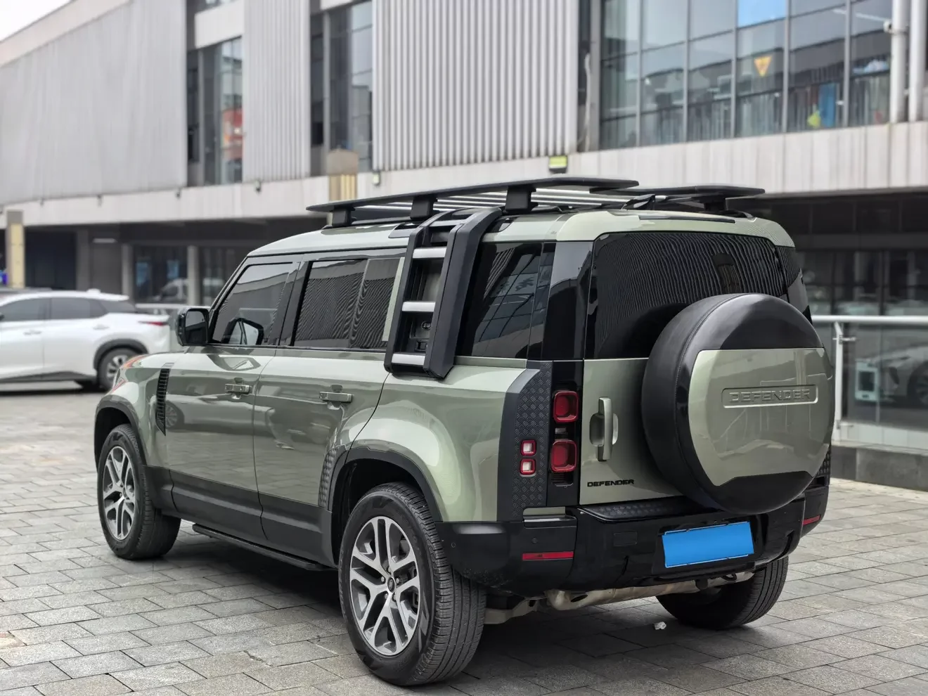 Land Rover guard
