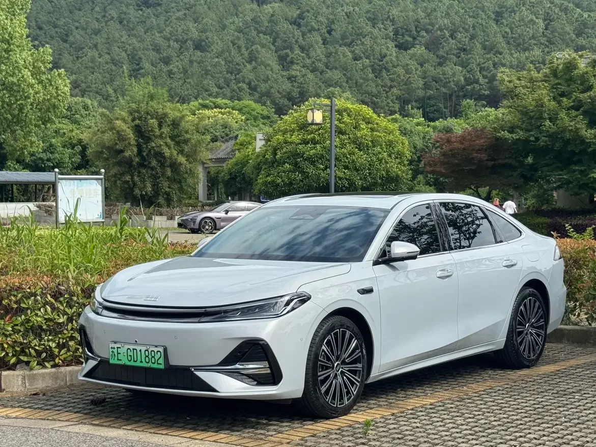 Geely Galaxy A7 EM