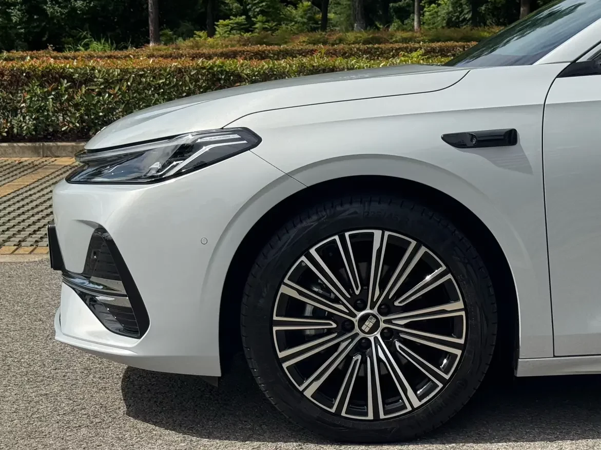 Geely Galaxy A7 EM