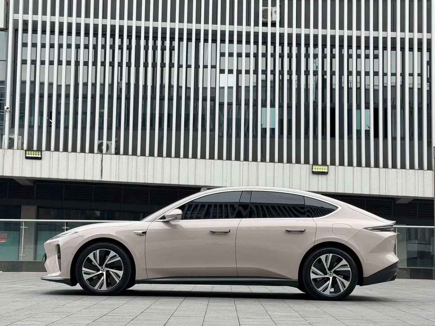 NIO ET5