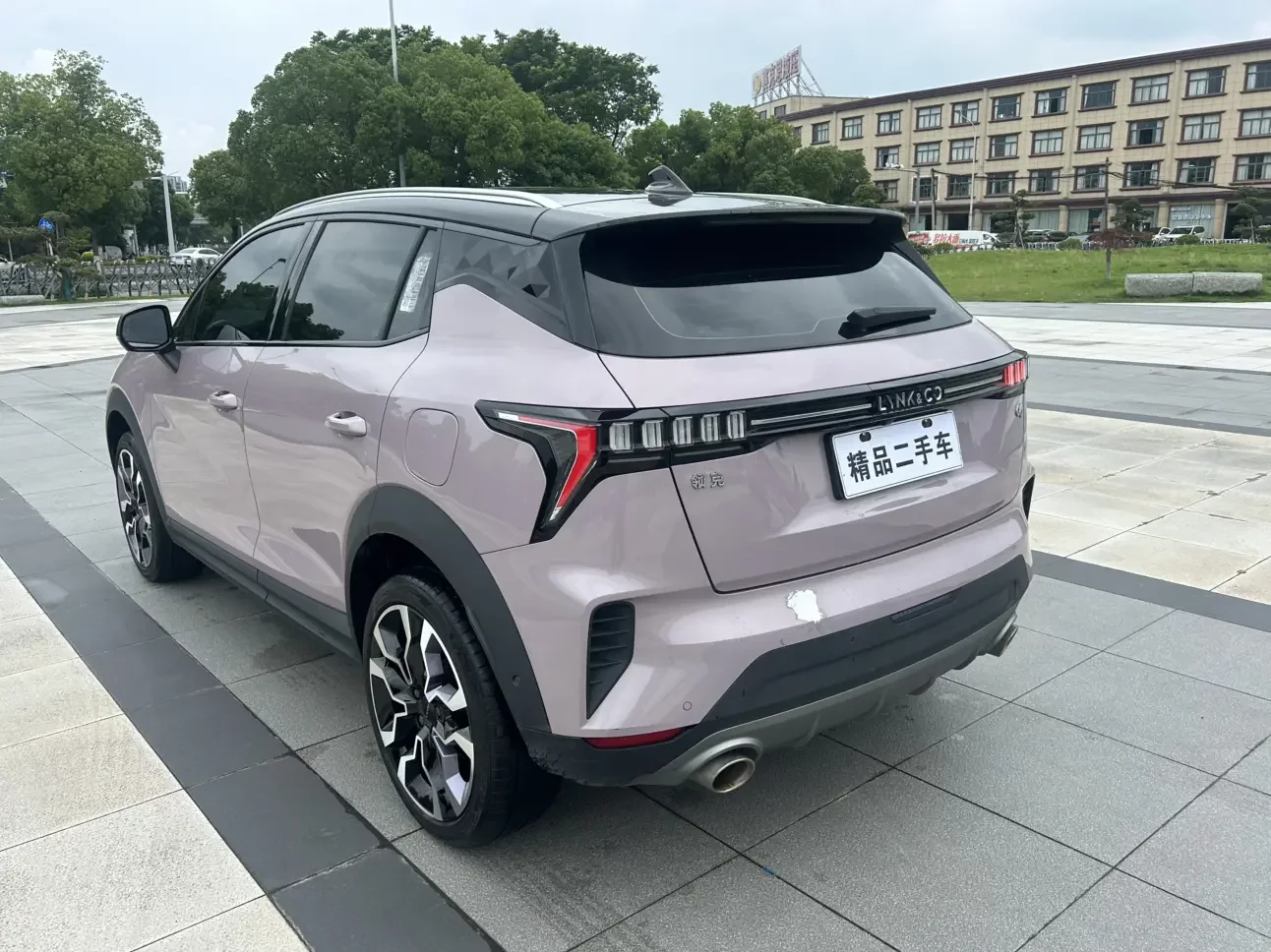 Lynk & Co 06