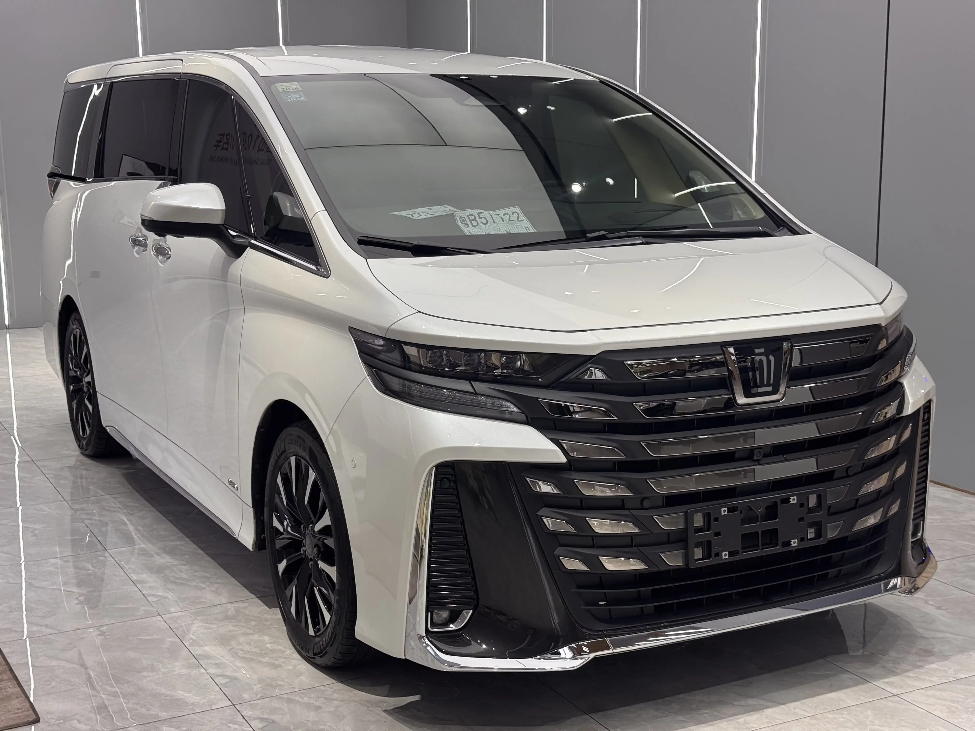 Toyota Crown Wellfire