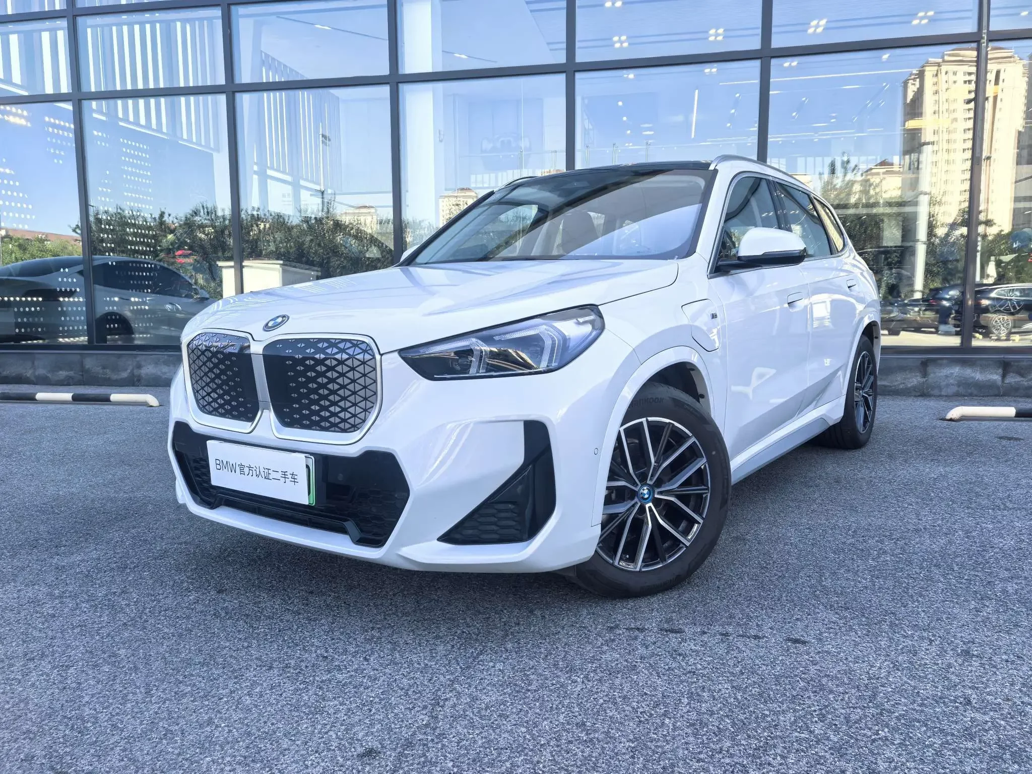 BMW iX1