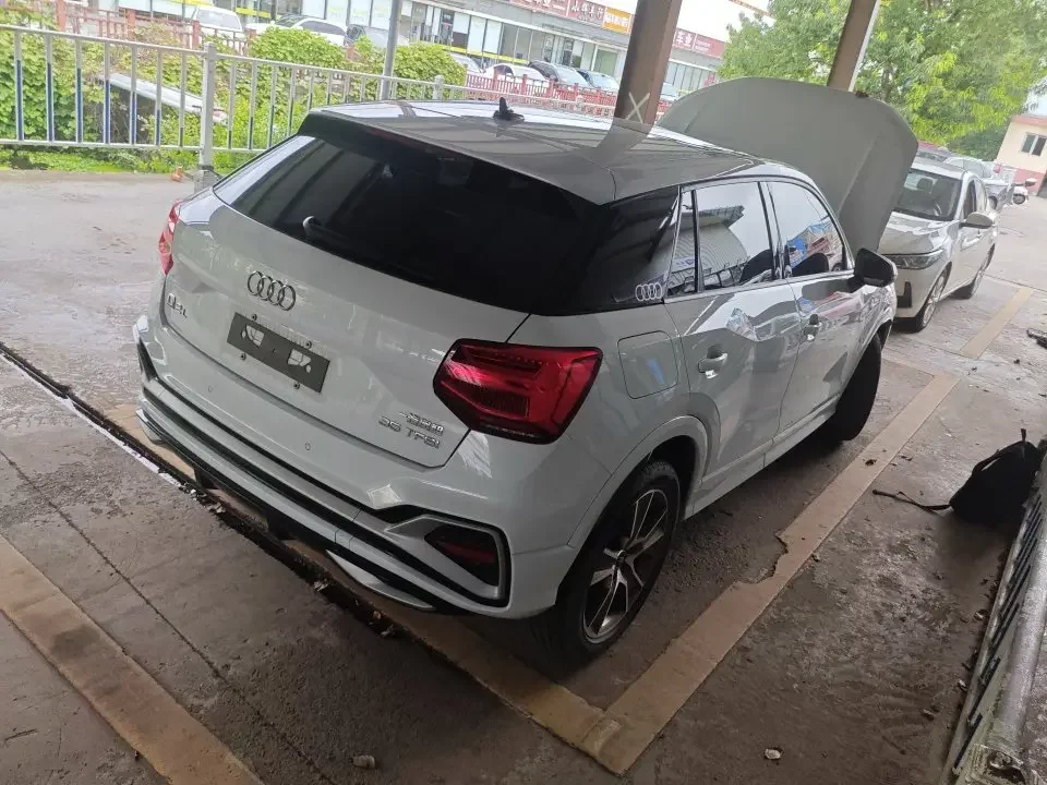 Audi Q2L