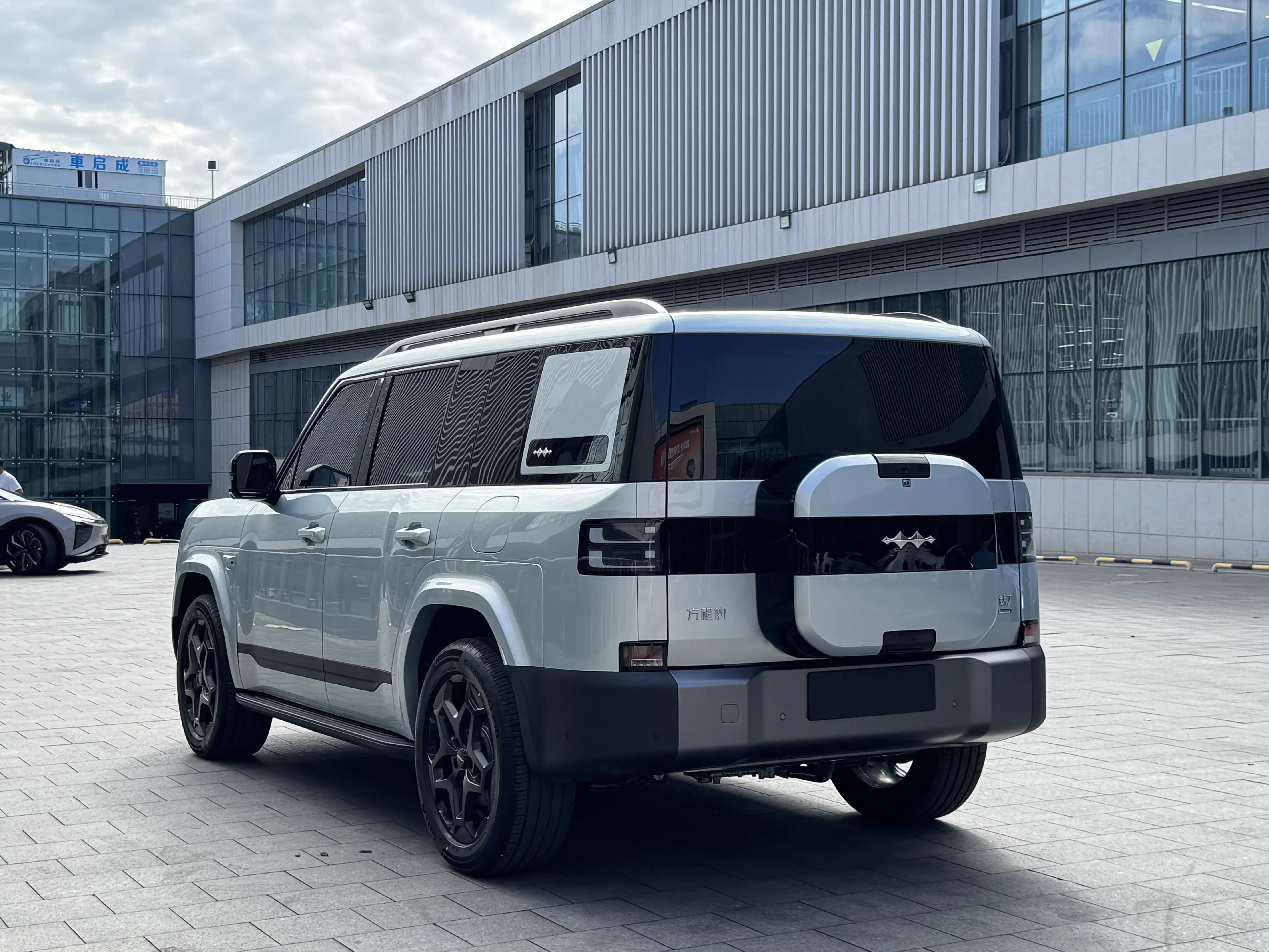 BYD Leopard Titanium 7 PHEV