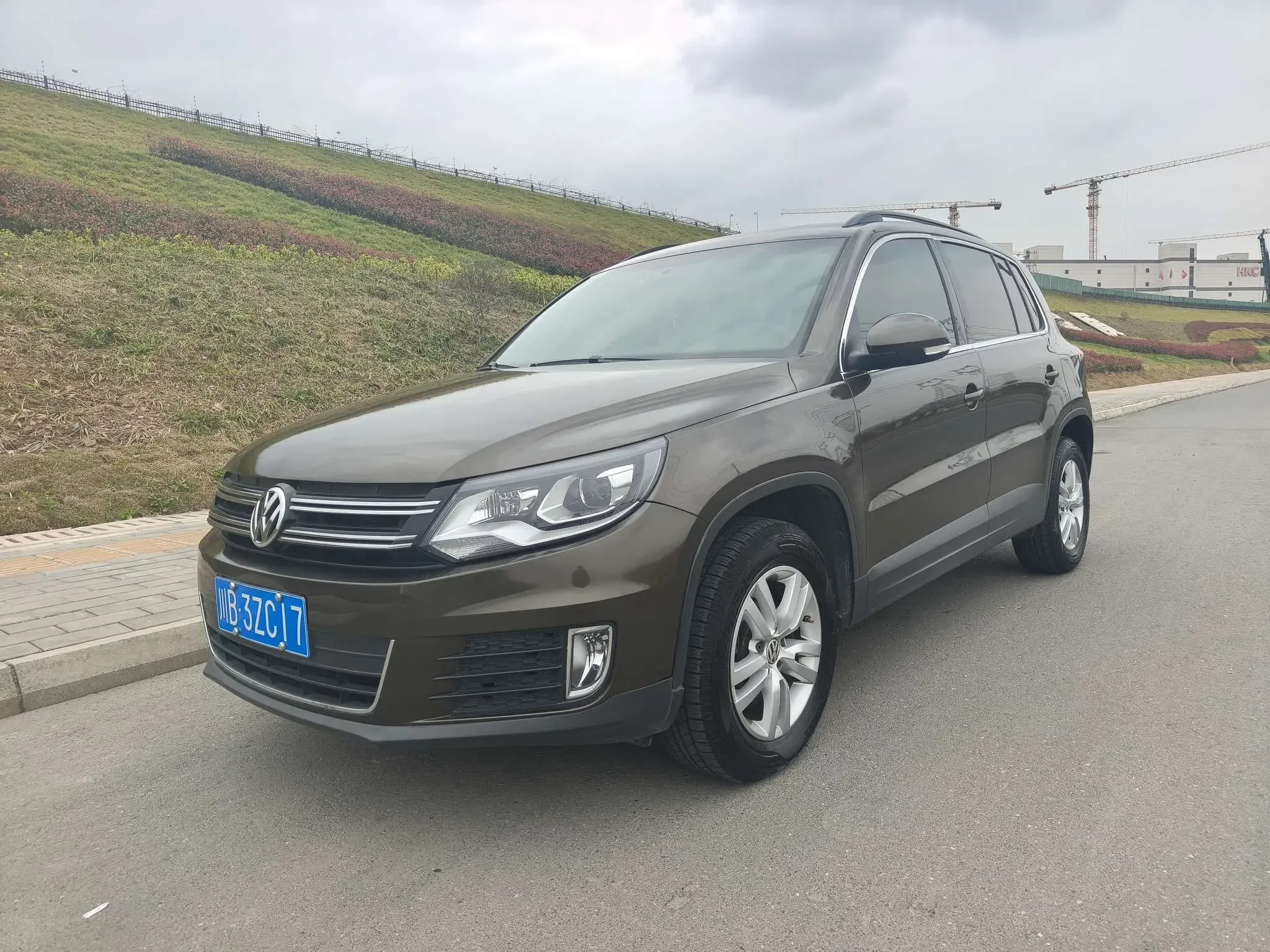 Volkswagen Tiguan (Tharu)