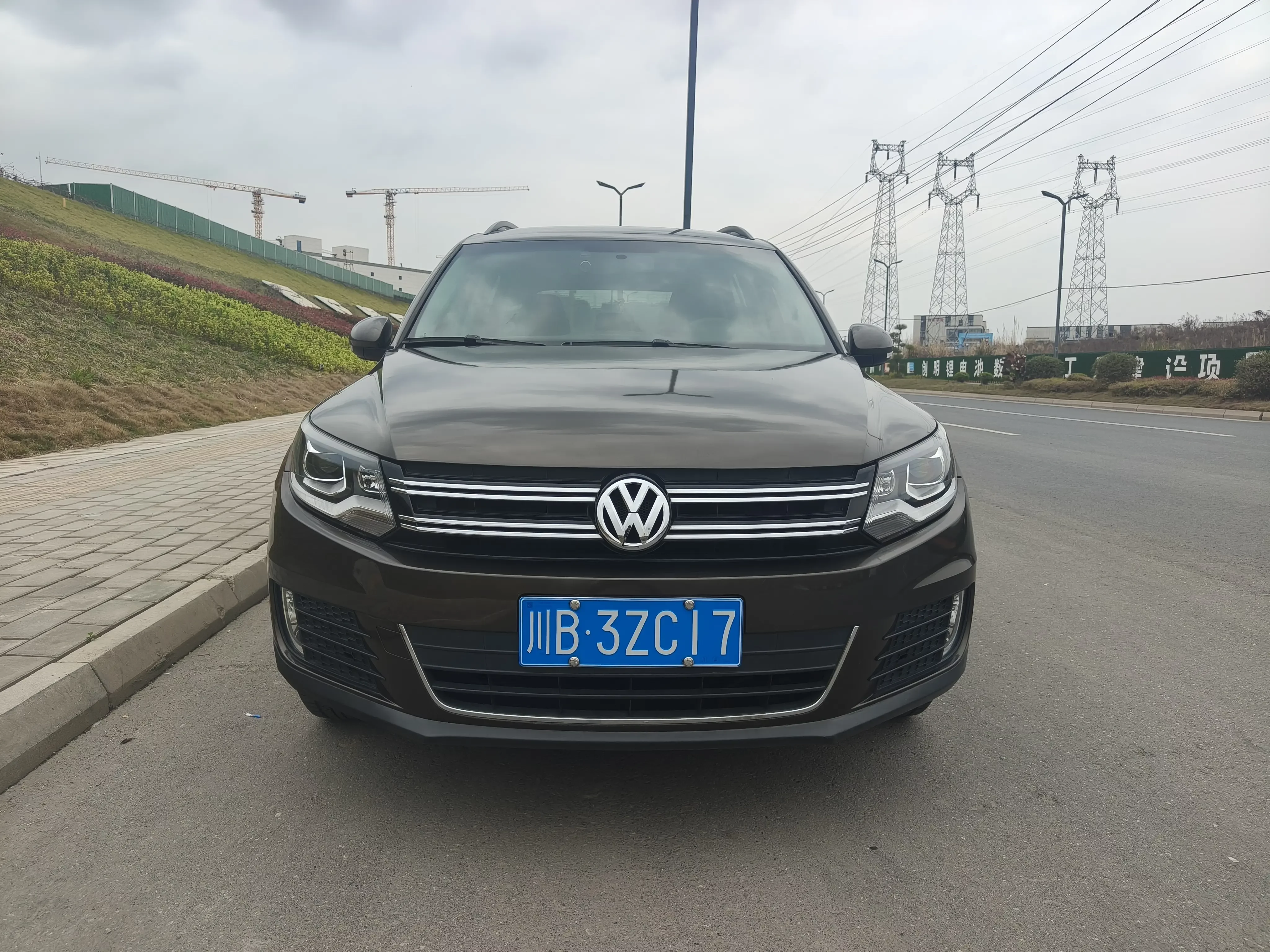 Volkswagen Tiguan (Tharu)