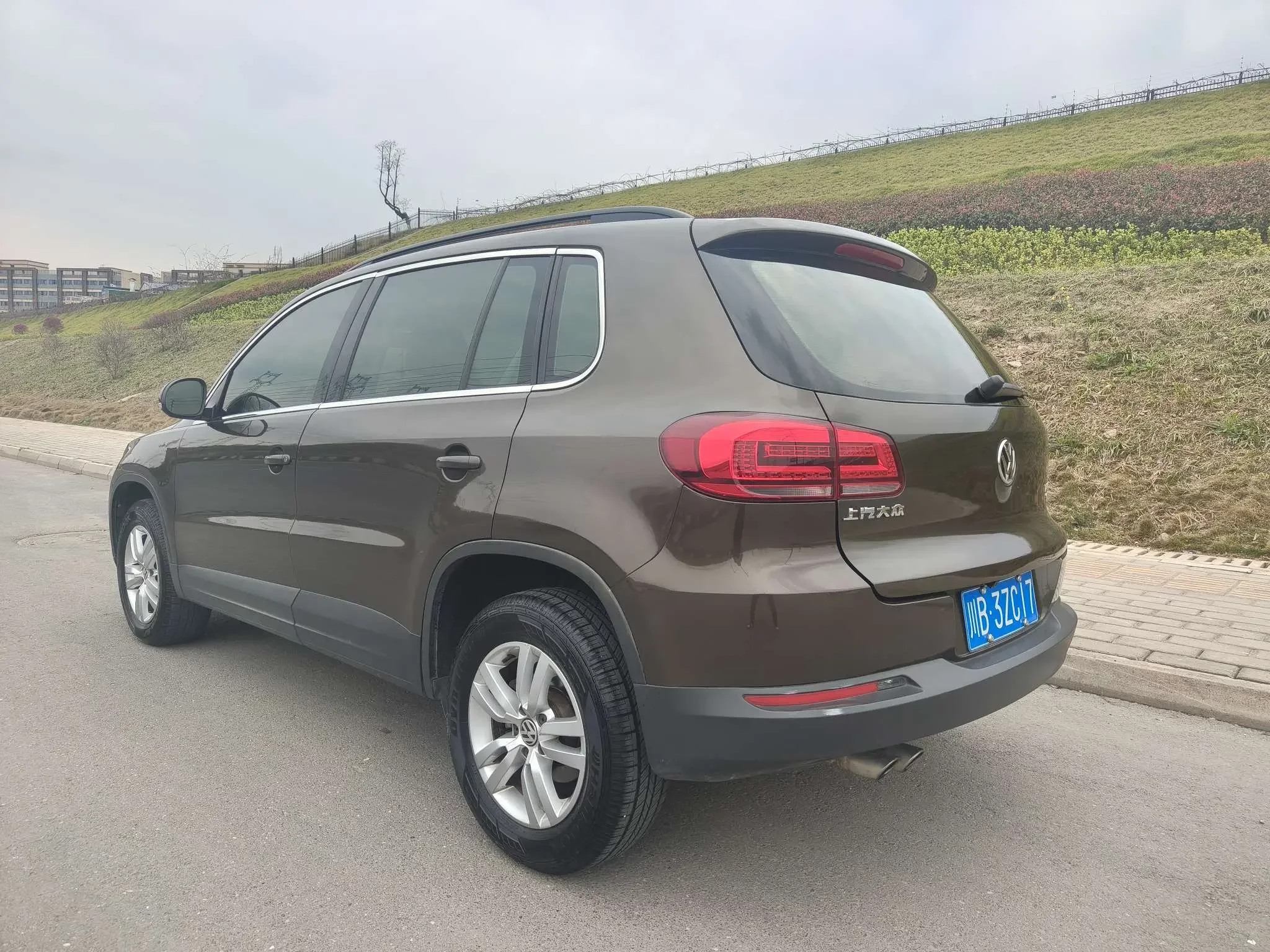 Volkswagen Tiguan (Tharu)