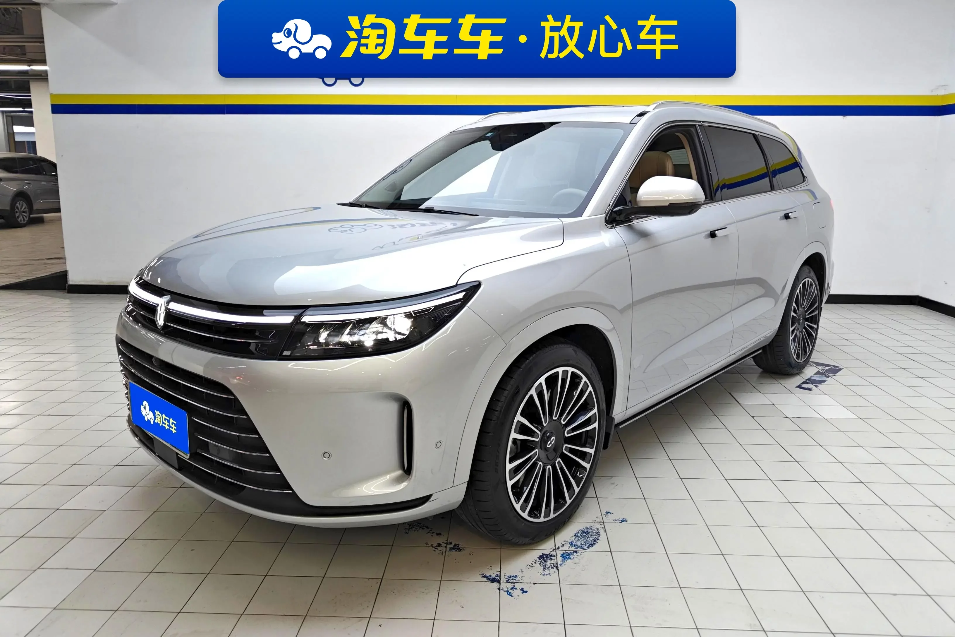 AITO M7 (Wenjie M7)  из Китая