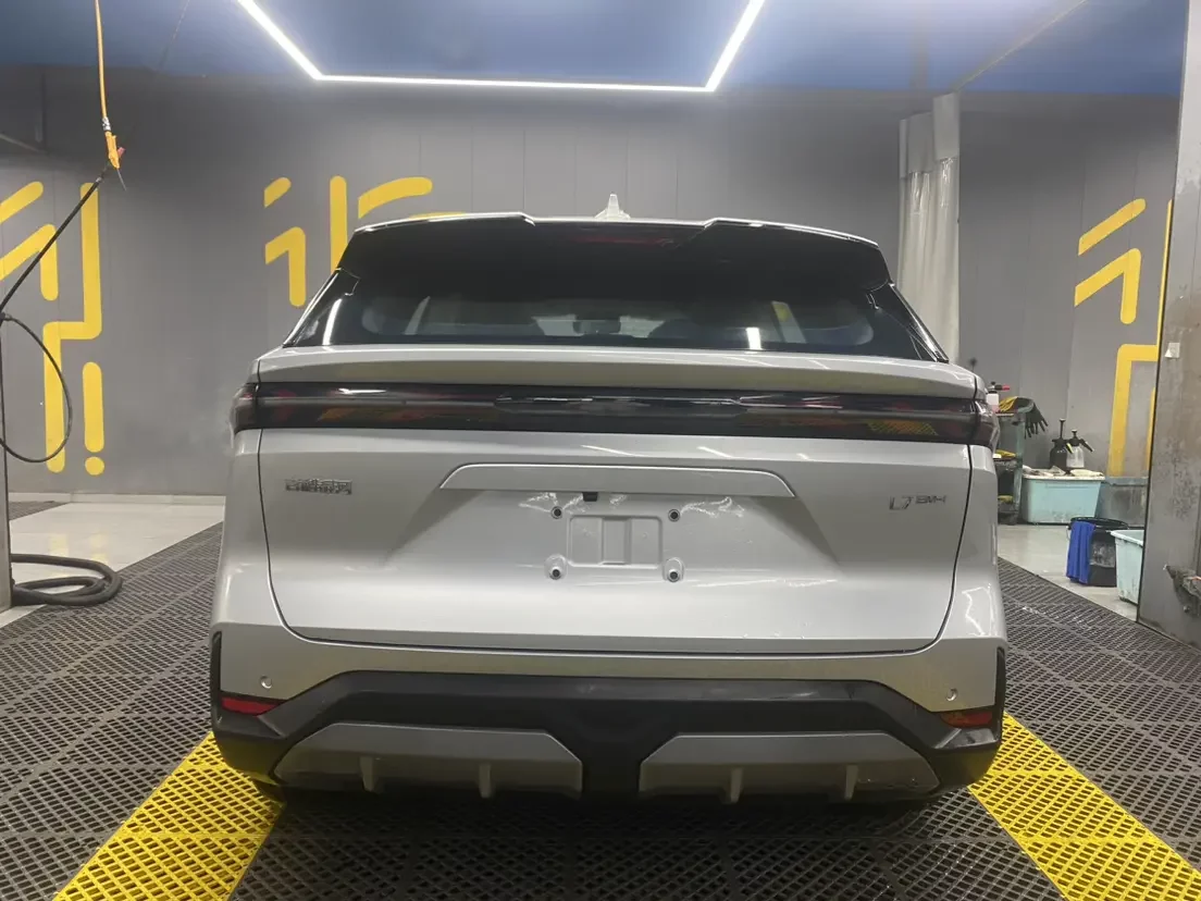 Geely Galaxy L7