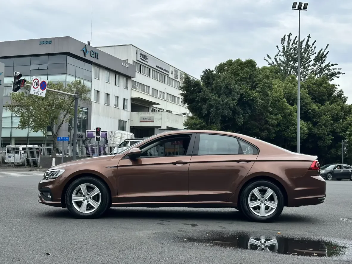 Volkswagen Lamando