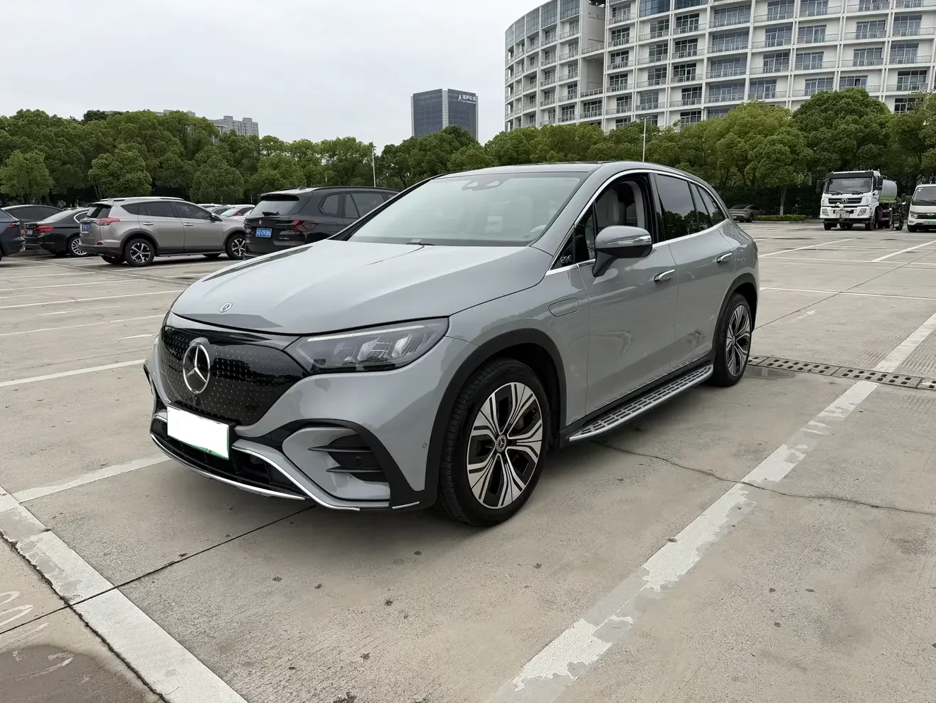 Mercedes-Benz EQE SUV