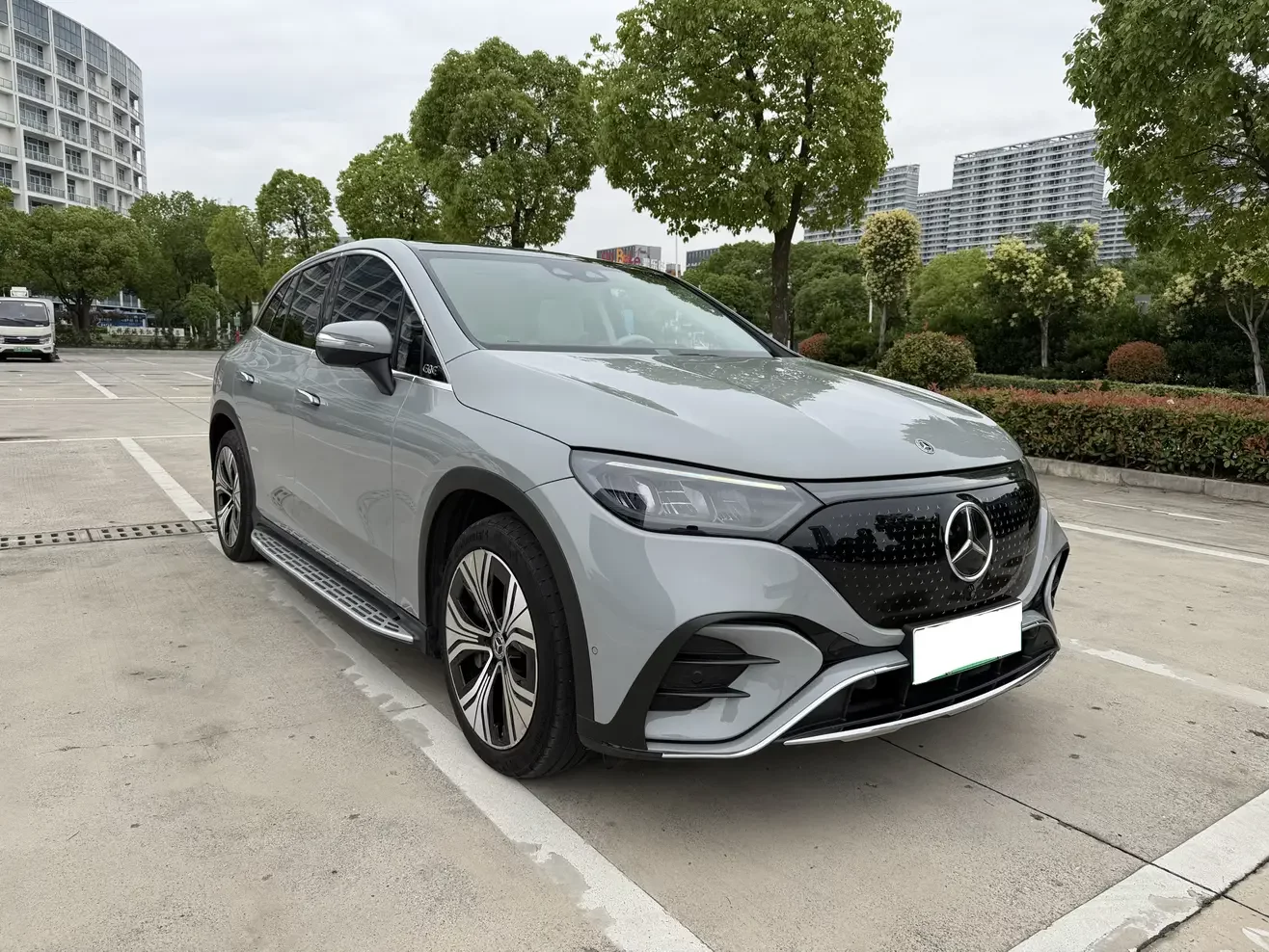 Mercedes-Benz EQE SUV