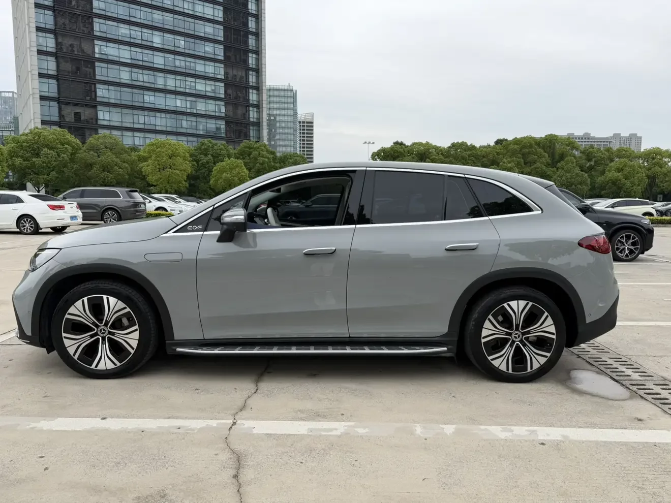 Mercedes-Benz EQE SUV