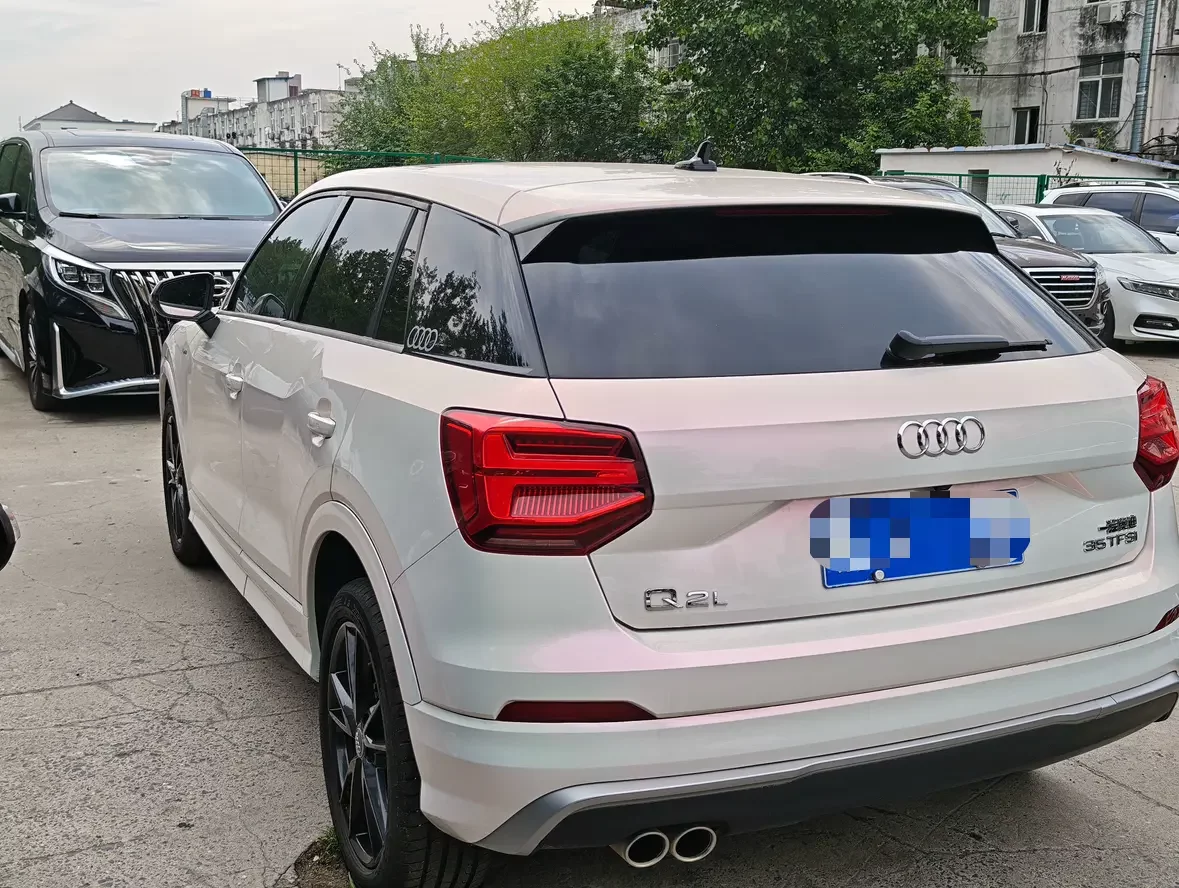 Audi Q2L