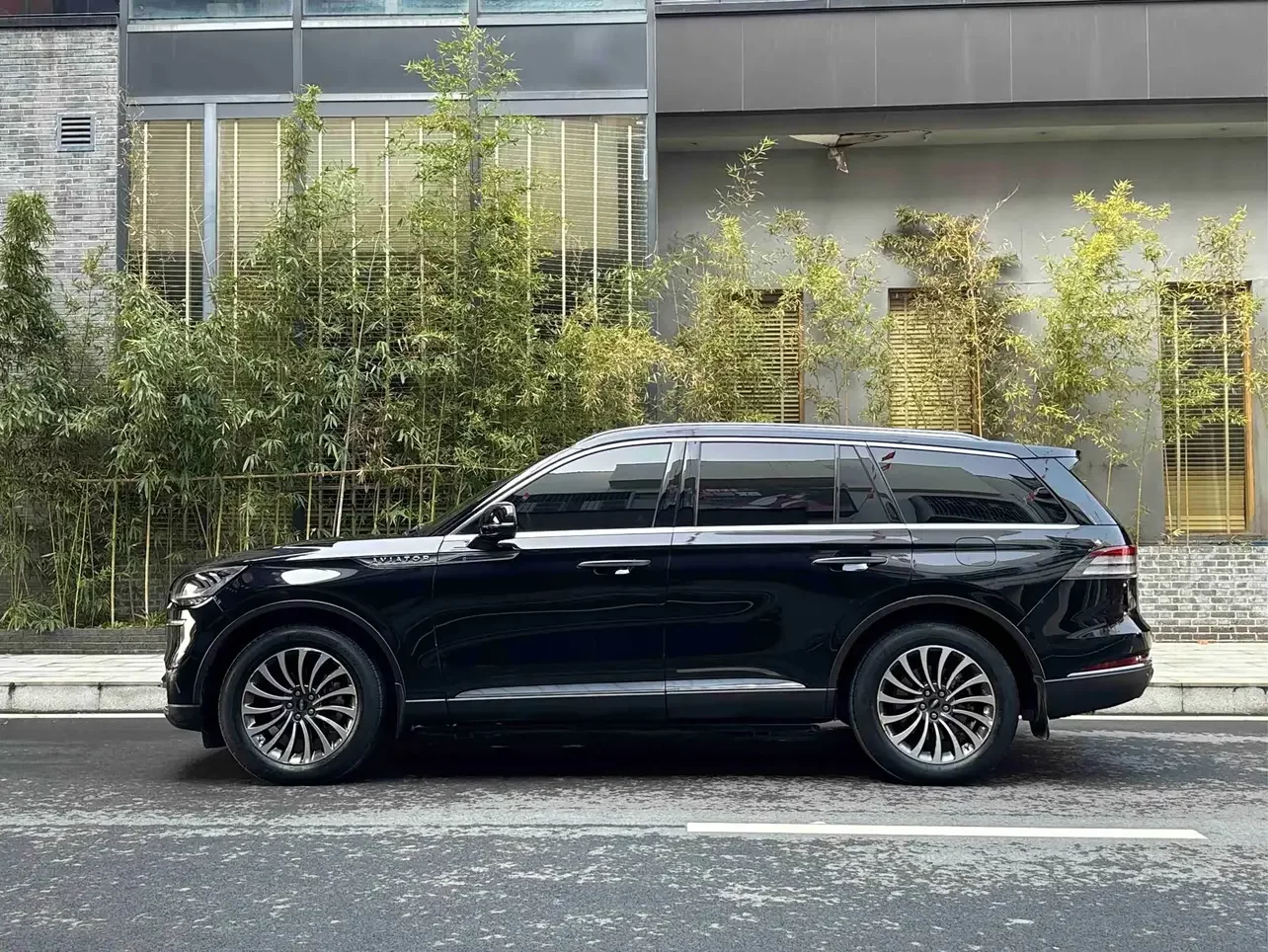 Lincoln aviator