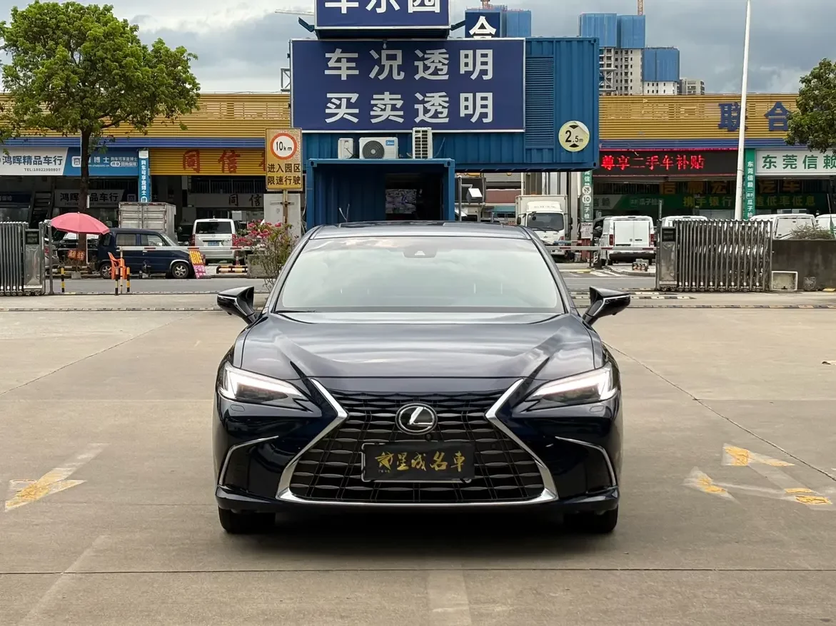 Lexus ES