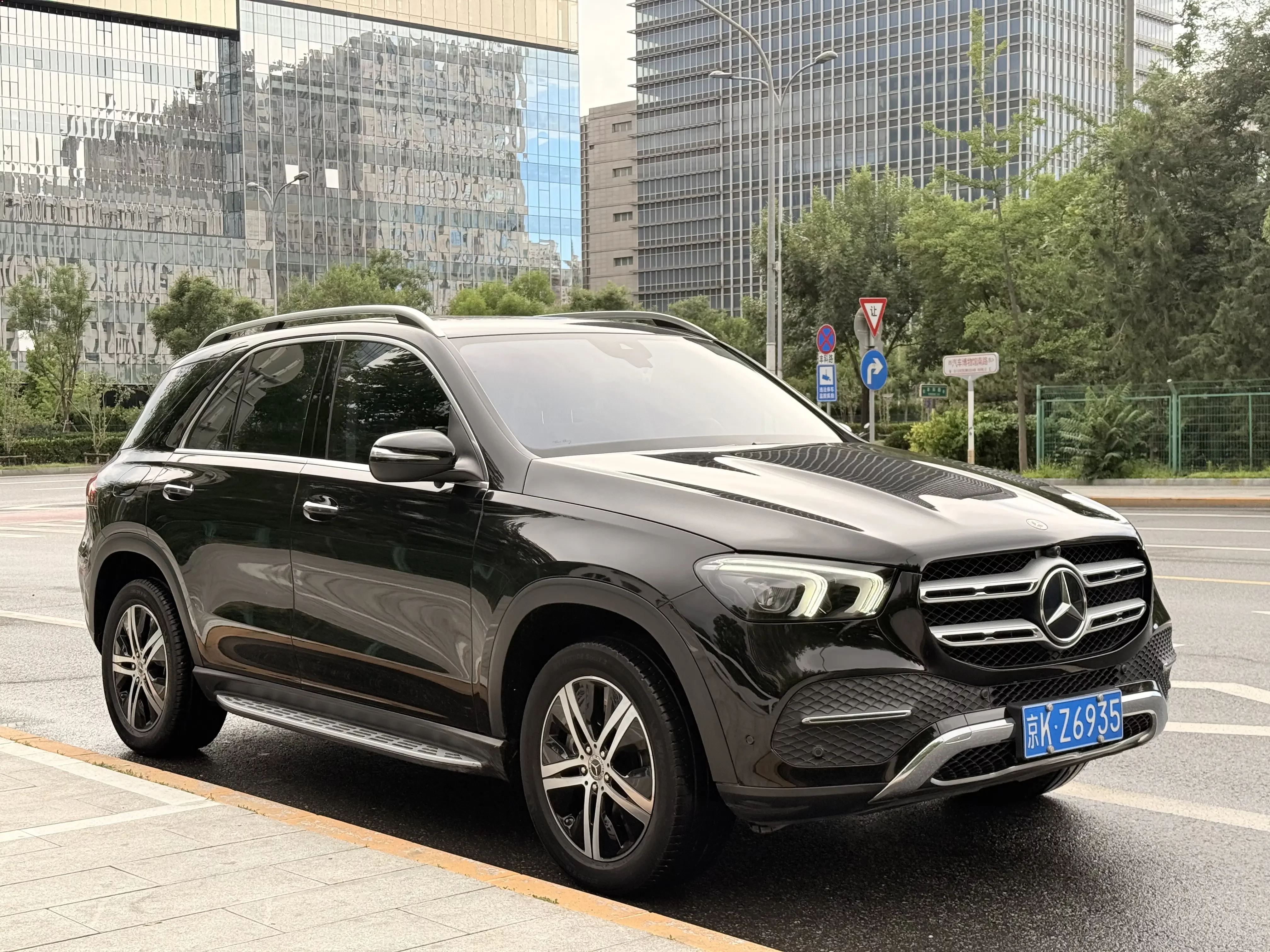 Mercedes-Benz GLE (Imported)