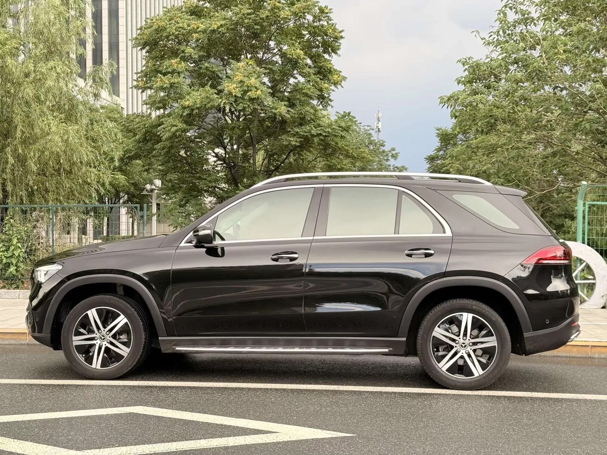Mercedes-Benz GLE (Imported)