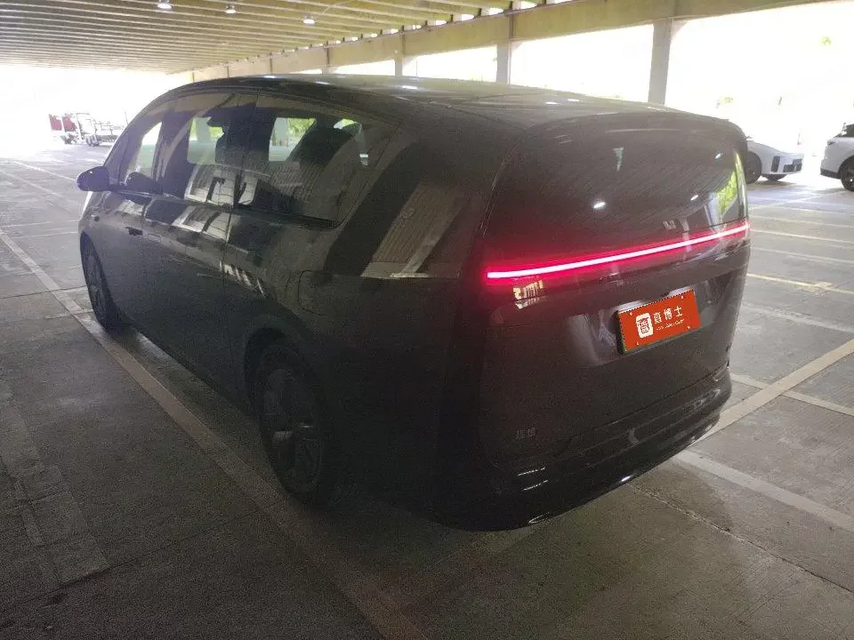 Lixiang MEGA