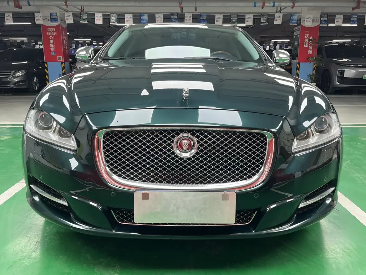 Jaguar XJ